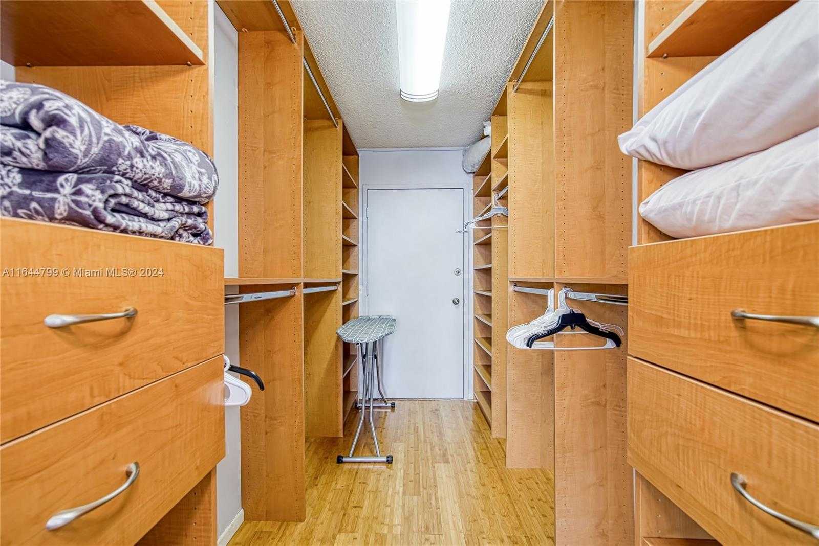 Small Image of 18021 BISCAYNE BLVD #1604, Aventura Number 23