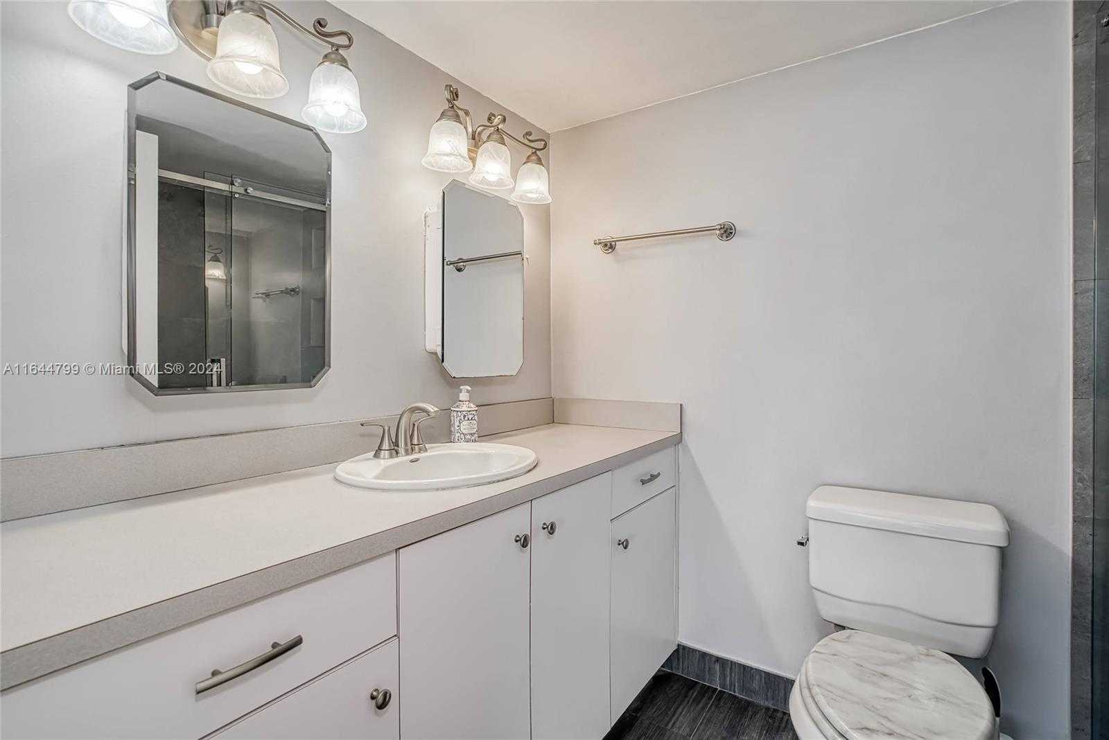 Small Image of 18021 BISCAYNE BLVD #1604, Aventura Number 25