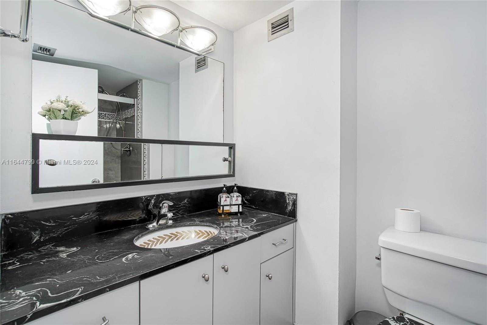 Small Image of 18021 BISCAYNE BLVD #1604, Aventura Number 27