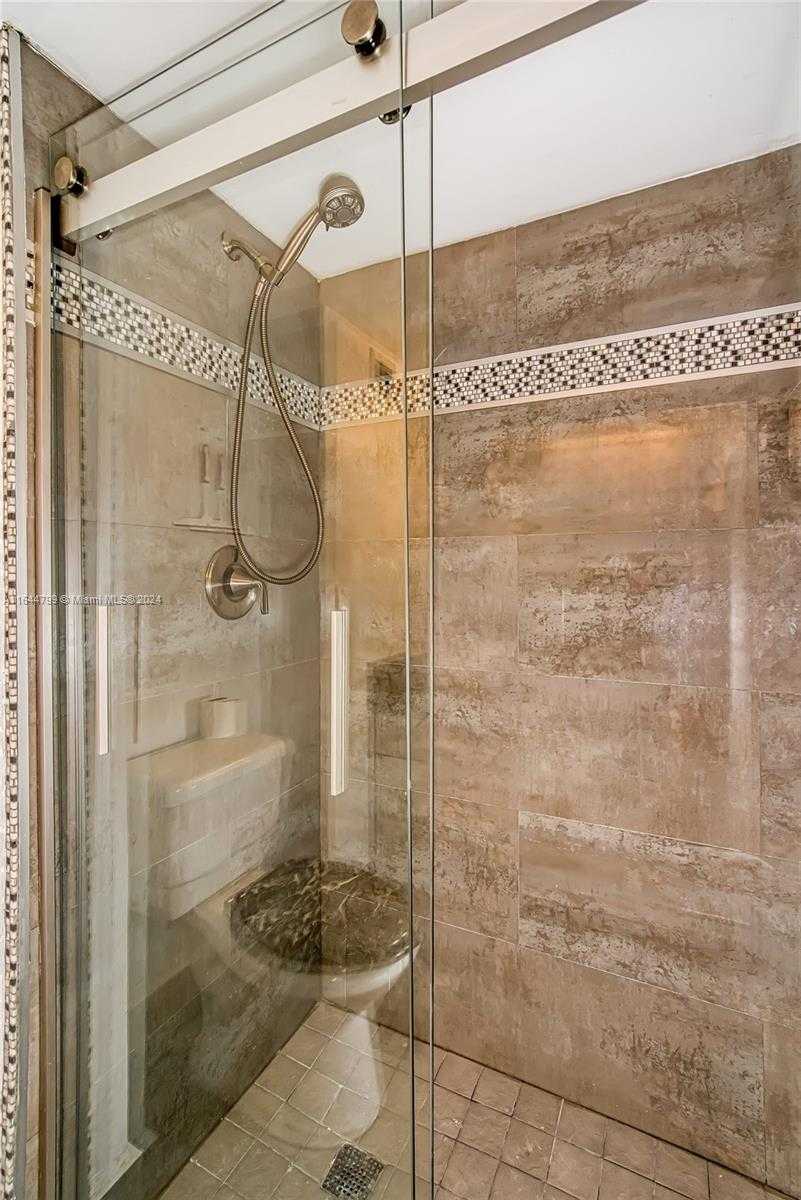 Small Image of 18021 BISCAYNE BLVD #1604, Aventura Number 31