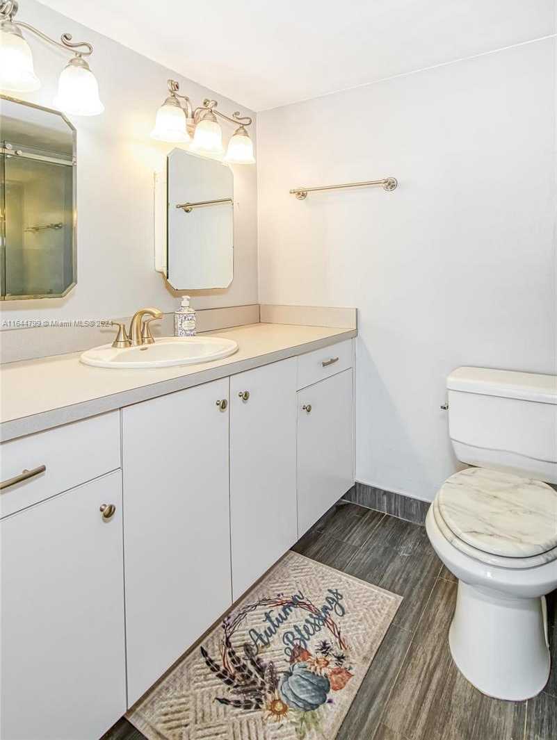 Small Image of 18021 BISCAYNE BLVD #1604, Aventura Number 33