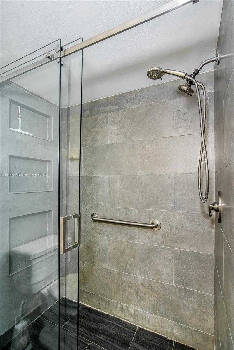 Small Image of 18021 BISCAYNE BLVD #1604, Aventura Number 35