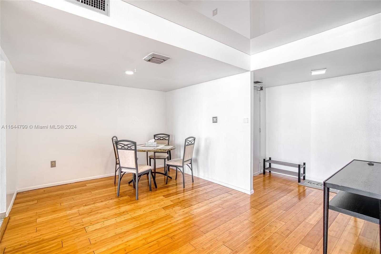 Small Image of 18021 BISCAYNE BLVD #1604, Aventura Number 7