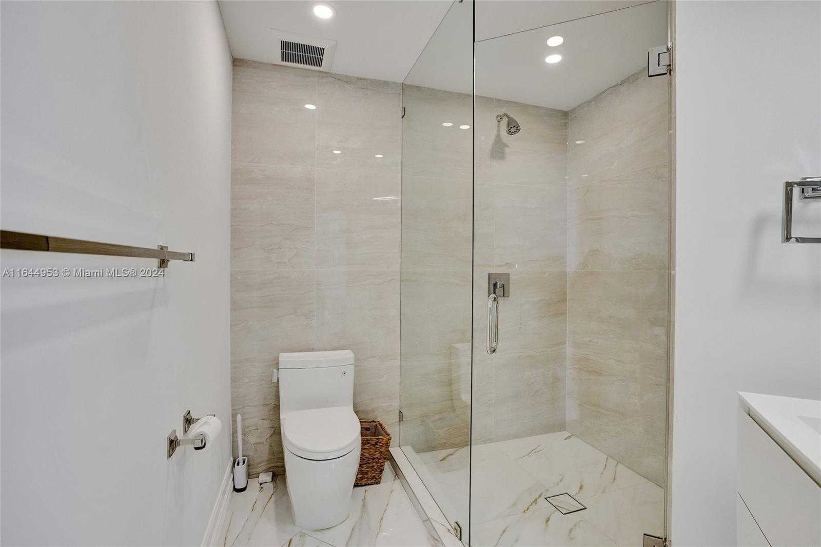 Small Image of 3000 ISLAND BLVD #PH-4, Aventura Number 21