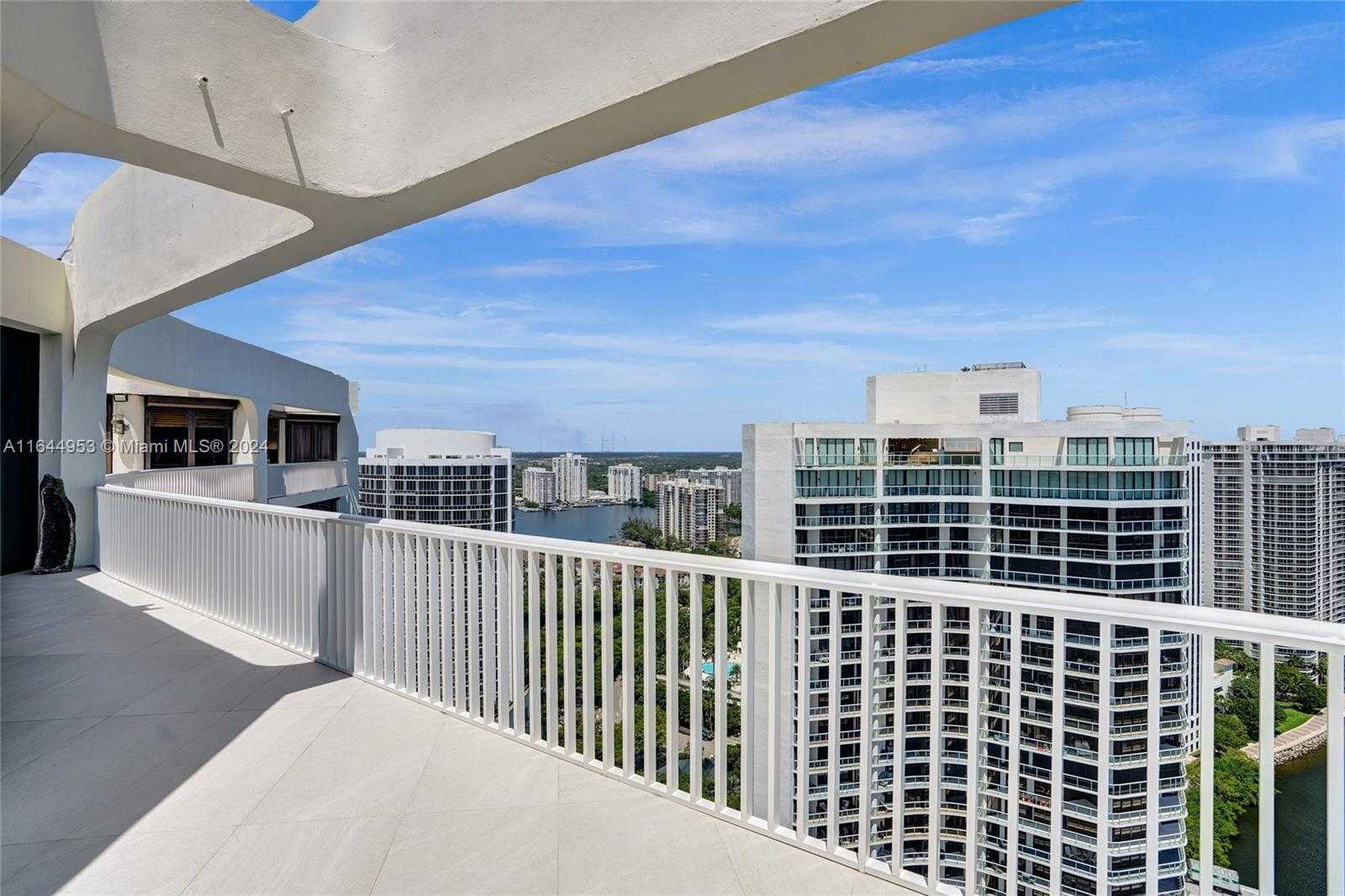 Small Image of 3000 ISLAND BLVD #PH-4, Aventura Number 23