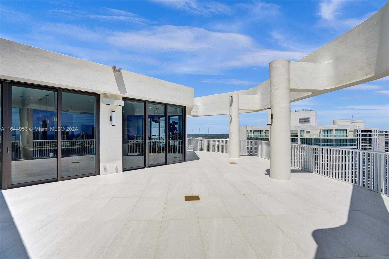 Small Image of 3000 ISLAND BLVD #PH-4, Aventura Number 32