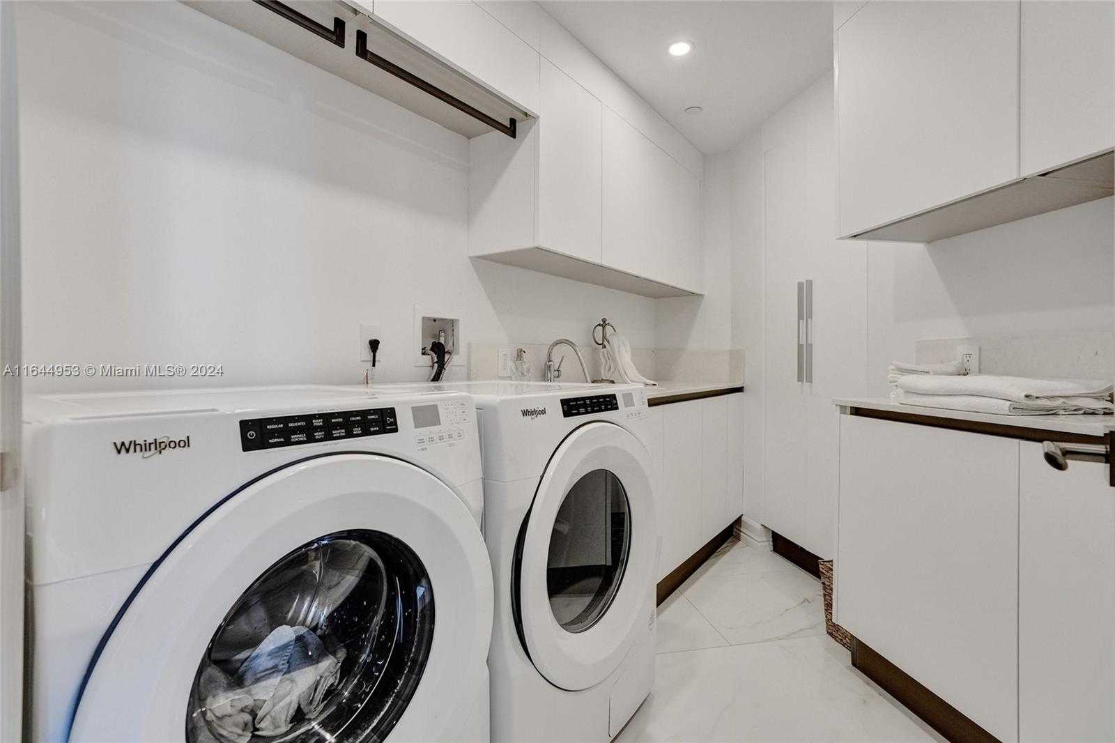 Small Image of 3000 ISLAND BLVD #PH-4, Aventura Number 34