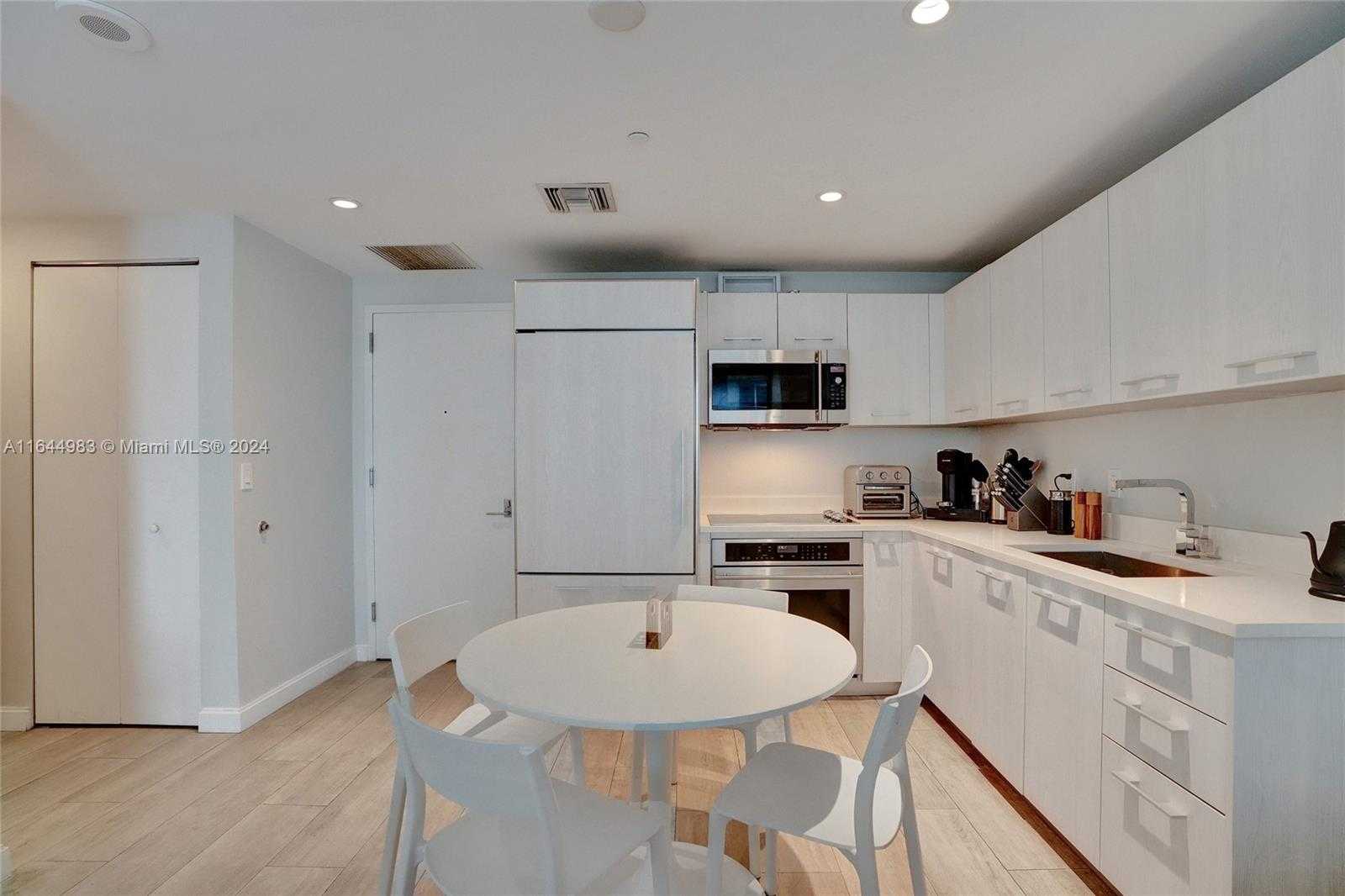 Small Image of 45 SOUTH WEST 9TH ST #3807, Miami Number 10