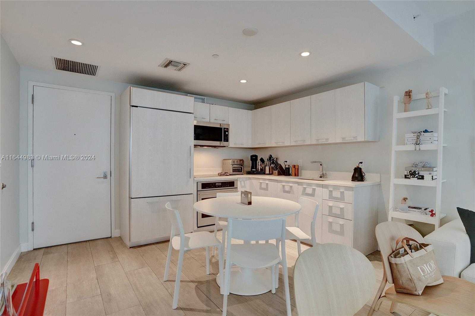 Small Image of 45 SOUTH WEST 9TH ST #3807, Miami Number 11