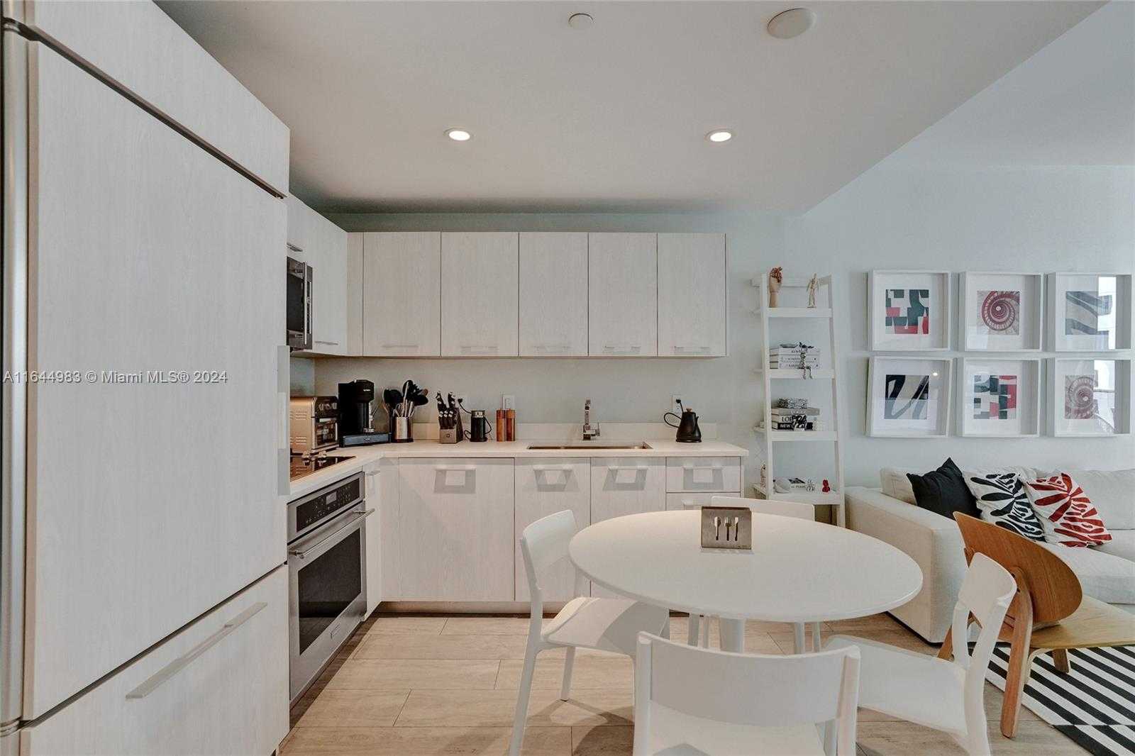 Small Image of 45 SOUTH WEST 9TH ST #3807, Miami Number 12