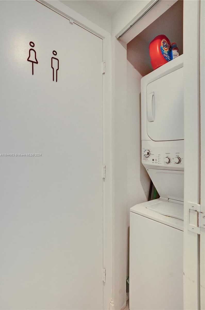 Small Image of 45 SOUTH WEST 9TH ST #3807, Miami Number 13