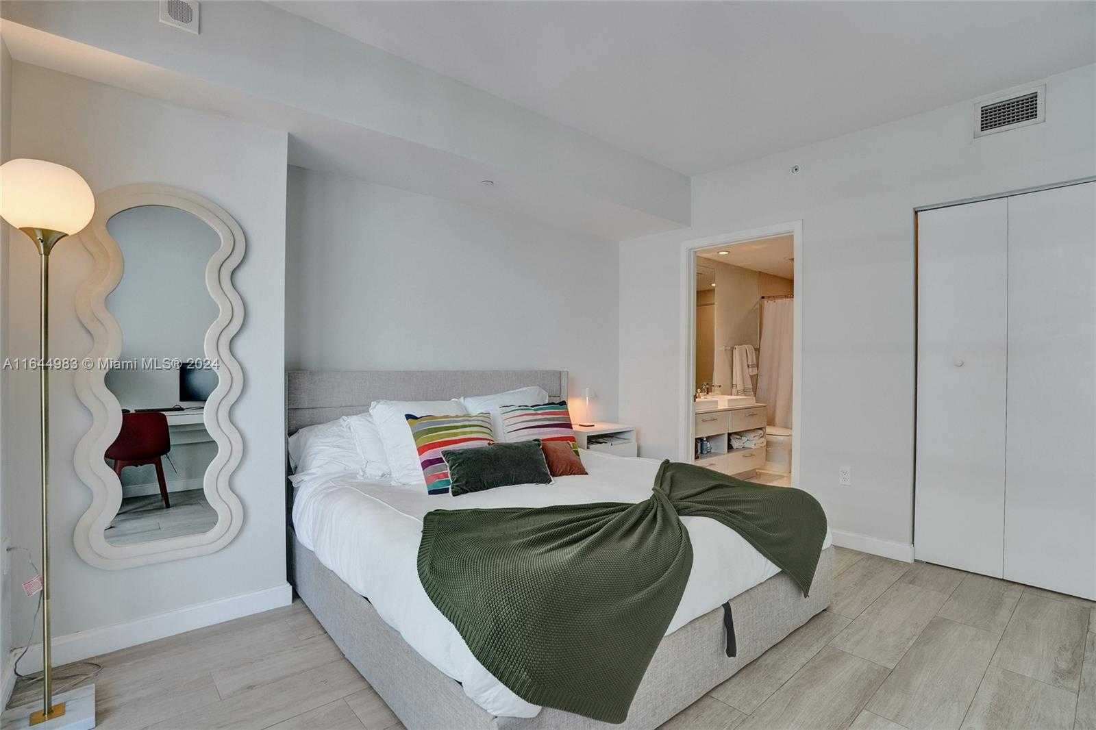 Small Image of 45 SOUTH WEST 9TH ST #3807, Miami Number 17