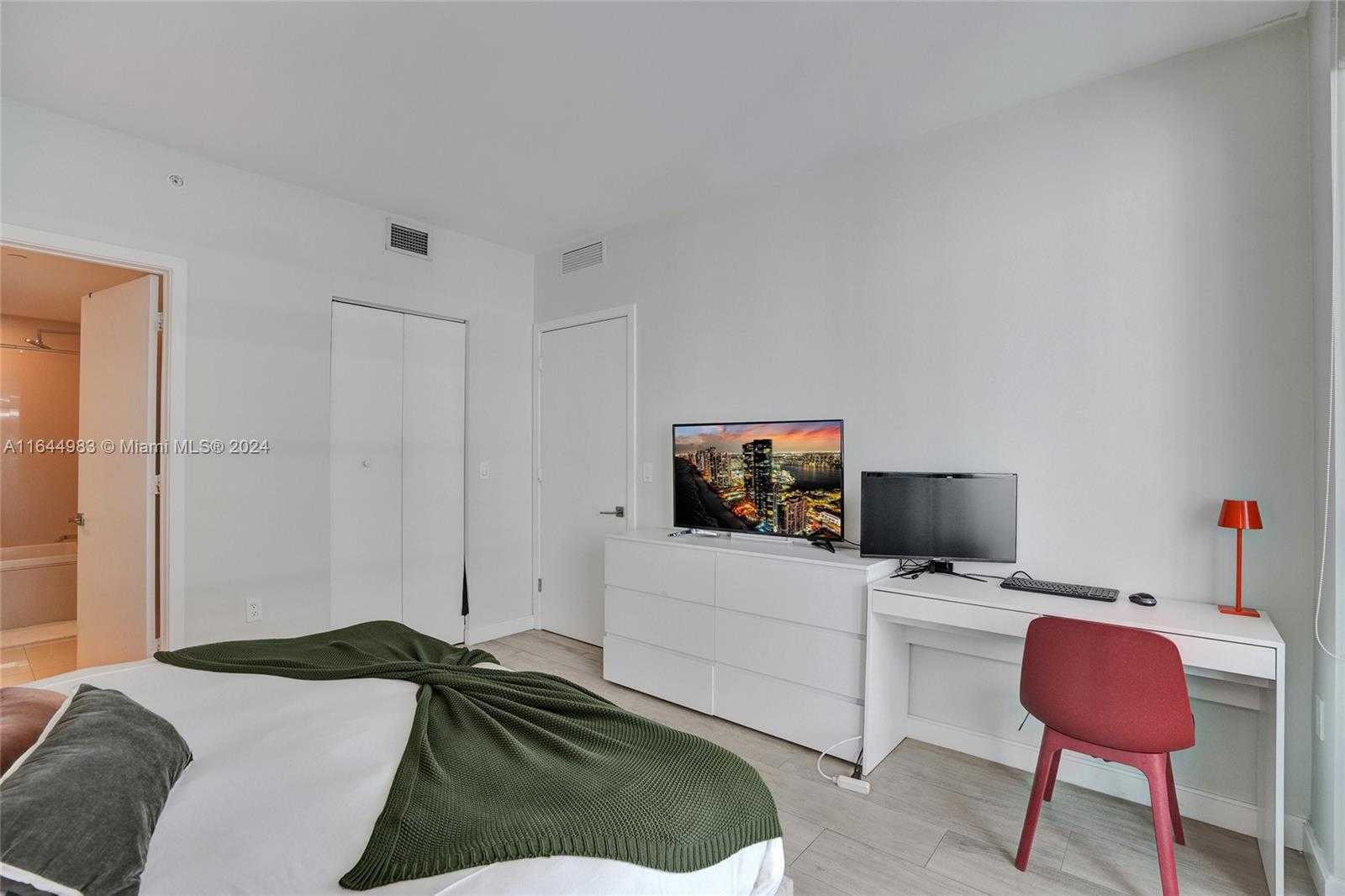 Small Image of 45 SOUTH WEST 9TH ST #3807, Miami Number 18