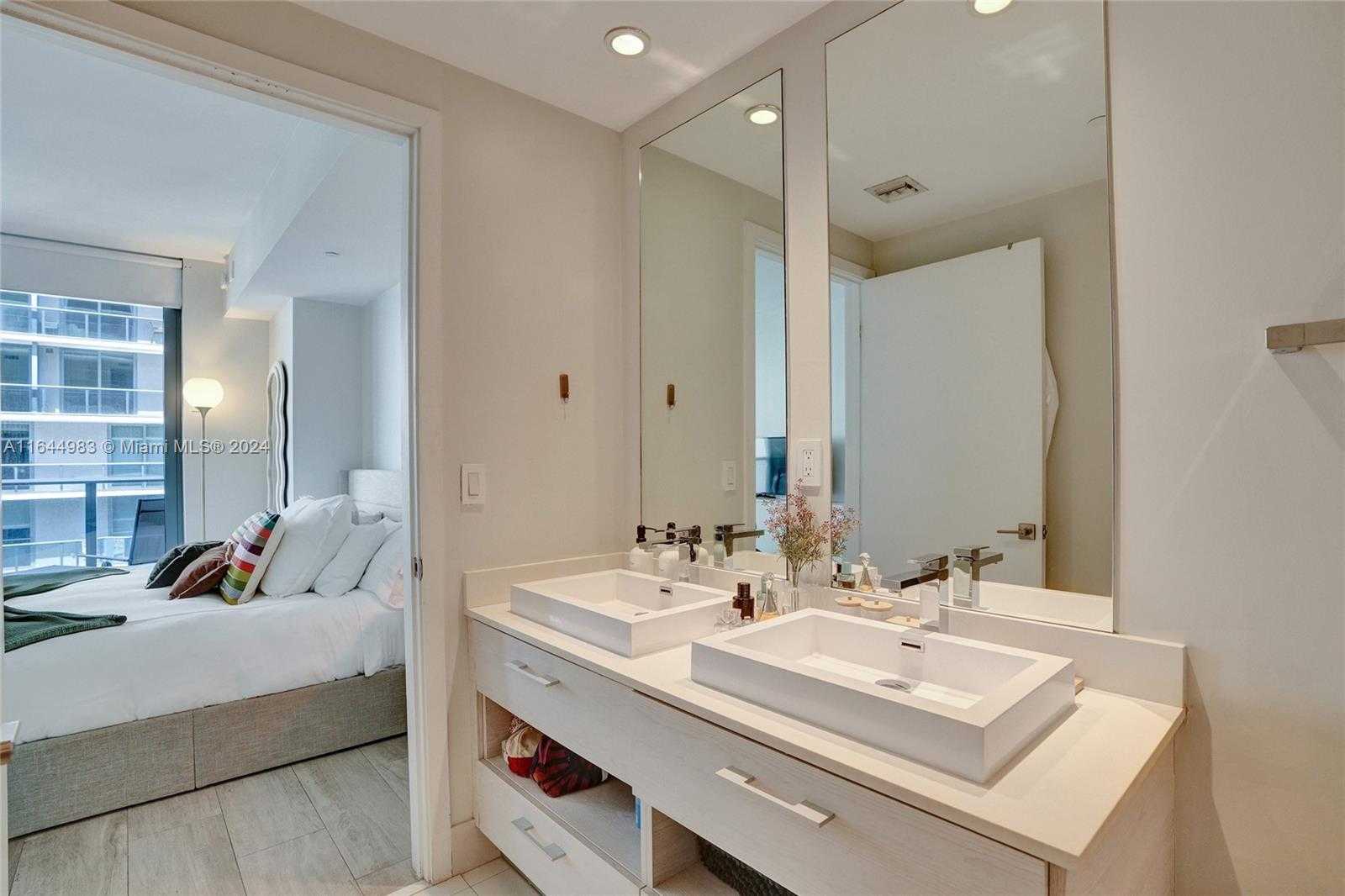 Small Image of 45 SOUTH WEST 9TH ST #3807, Miami Number 19