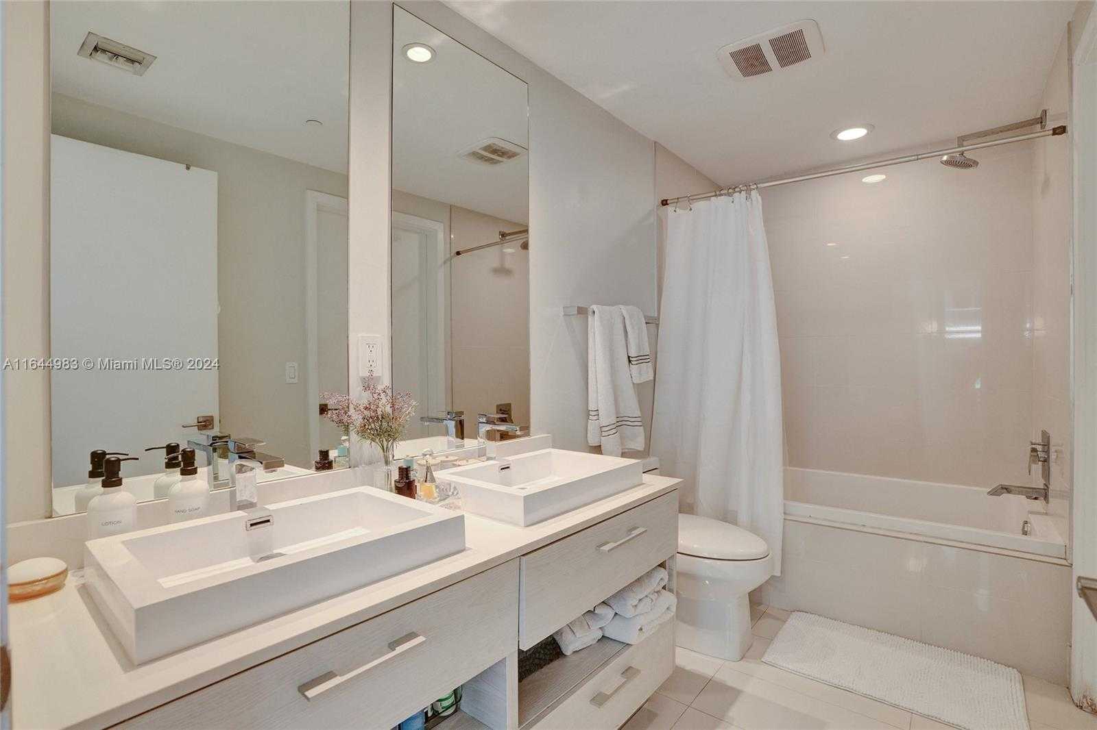 Small Image of 45 SOUTH WEST 9TH ST #3807, Miami Number 20