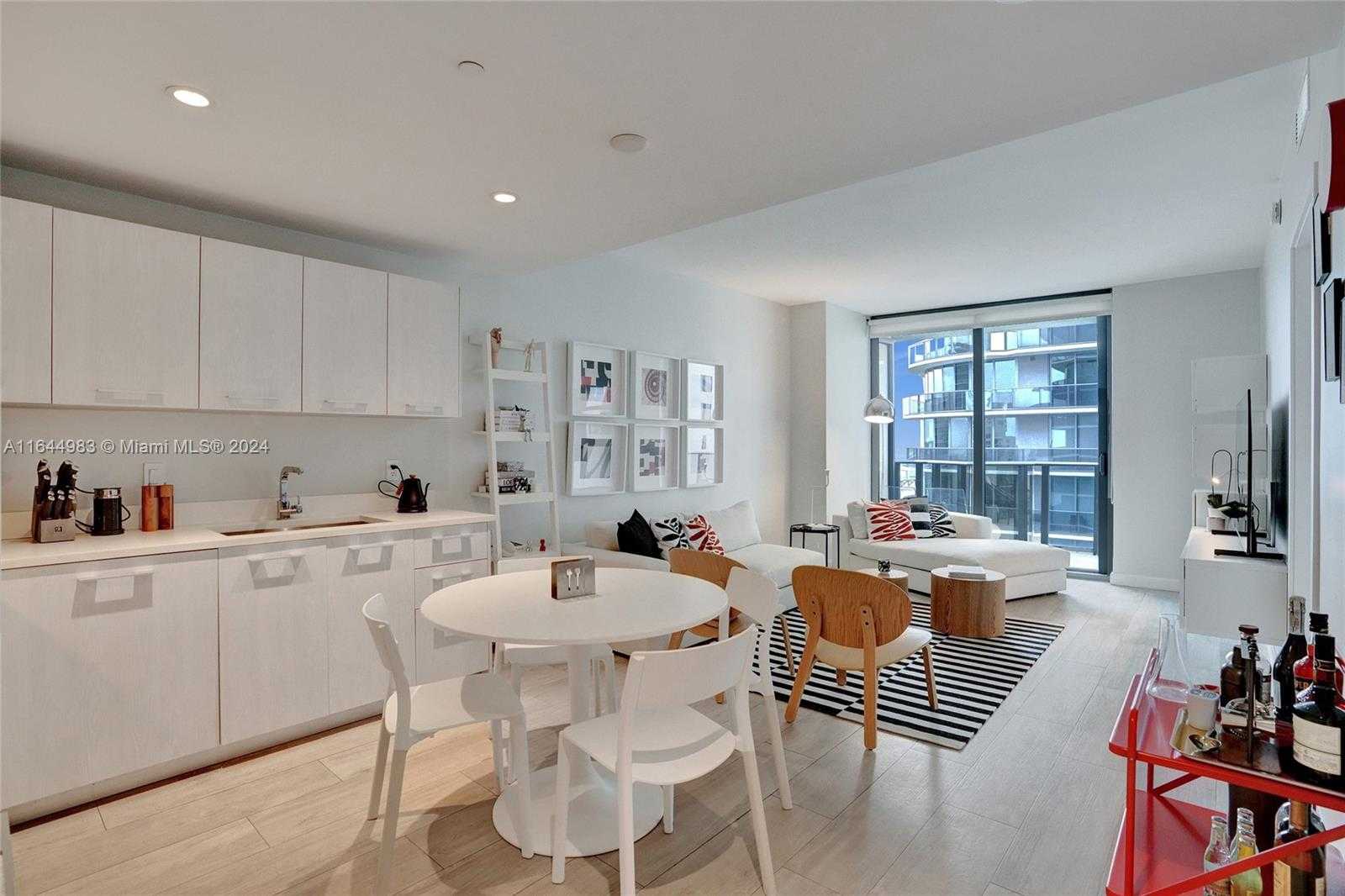 Small Image of 45 SOUTH WEST 9TH ST #3807, Miami Number 4