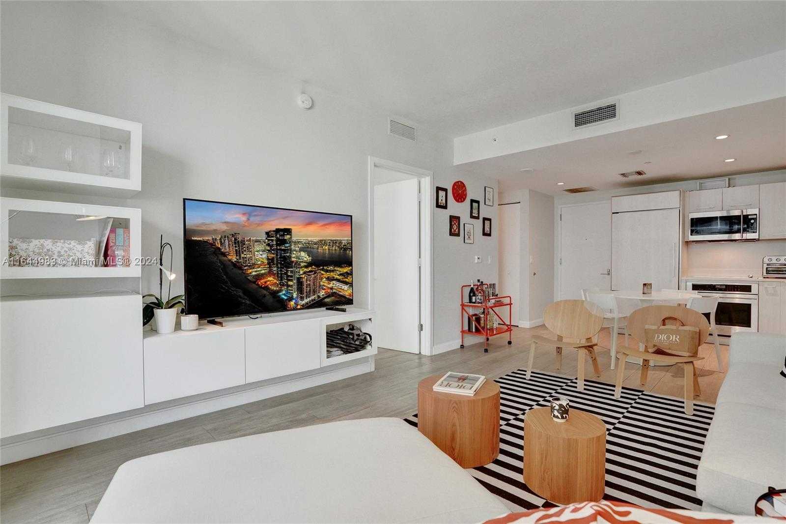 Small Image of 45 SOUTH WEST 9TH ST #3807, Miami Number 7