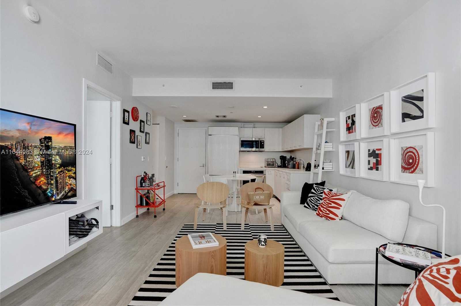 Small Image of 45 SOUTH WEST 9TH ST #3807, Miami Number 8