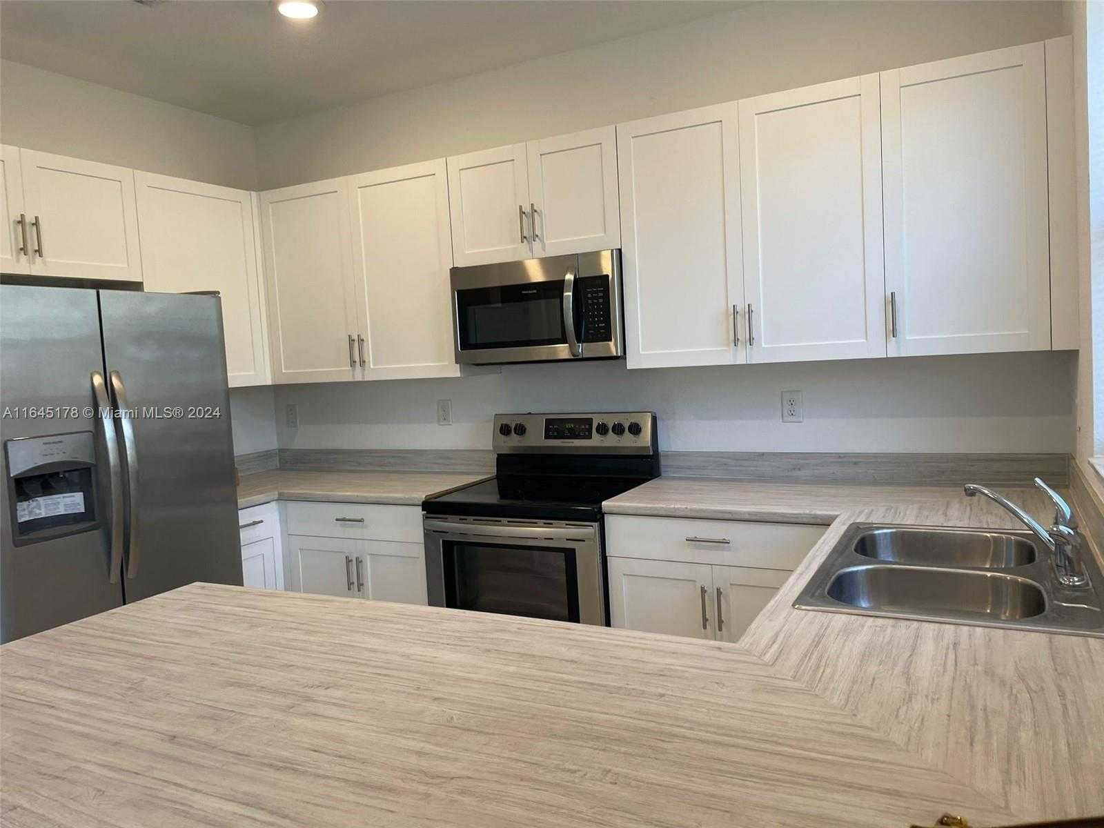 Small Image of 1586 SOUTH EAST 27TH TER #1586, Homestead Number 3