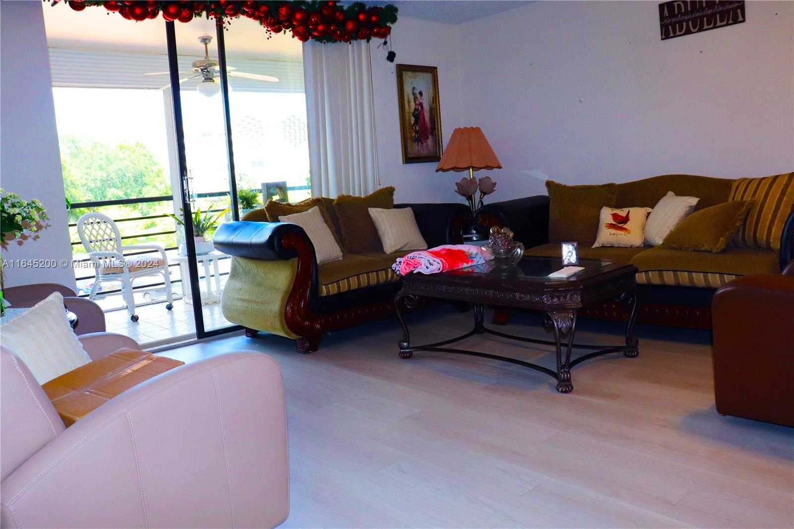 Small Image of 900 SAINT CHARLES PL #316, Pembroke Pines Number 15