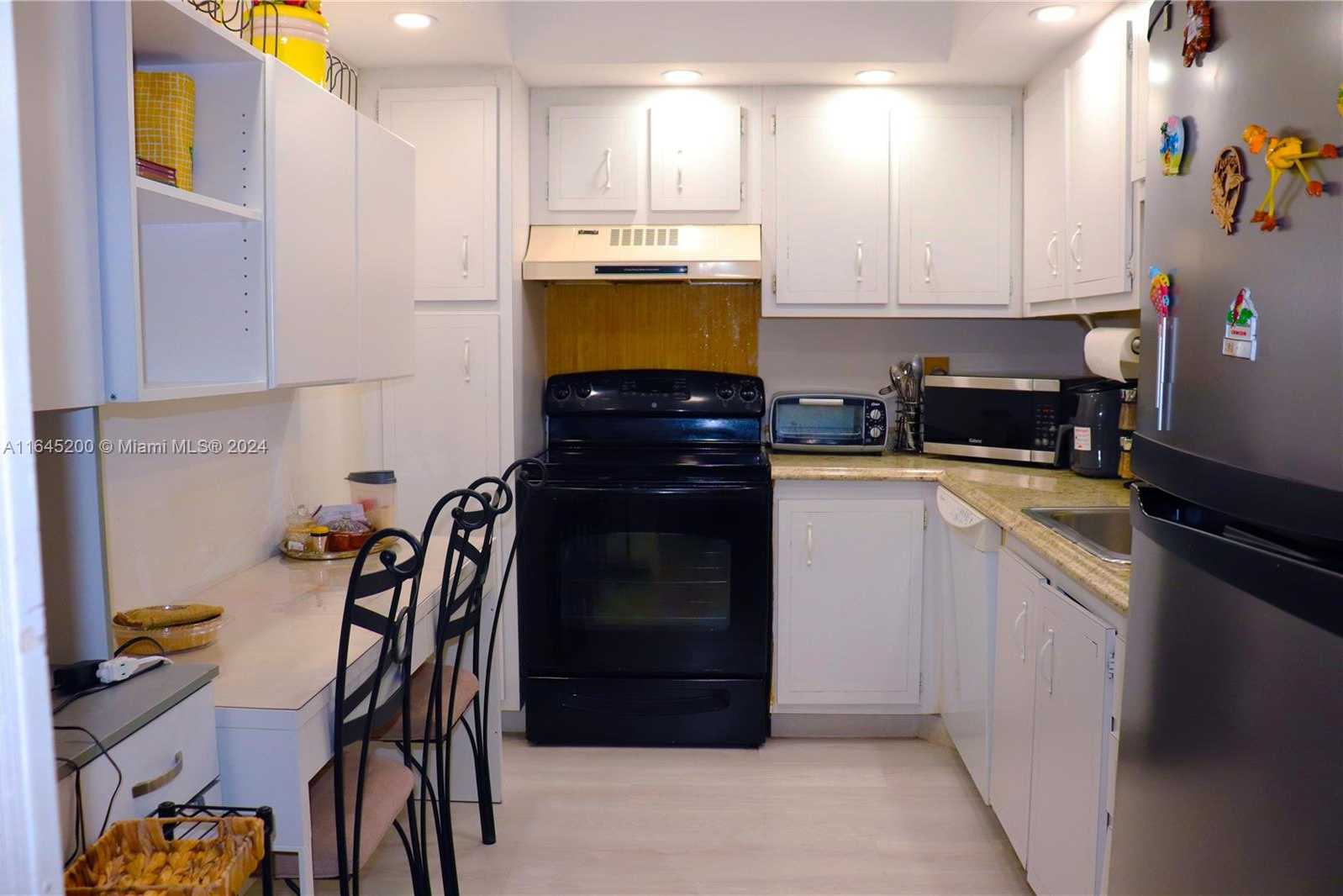 Small Image of 900 SAINT CHARLES PL #316, Pembroke Pines Number 25