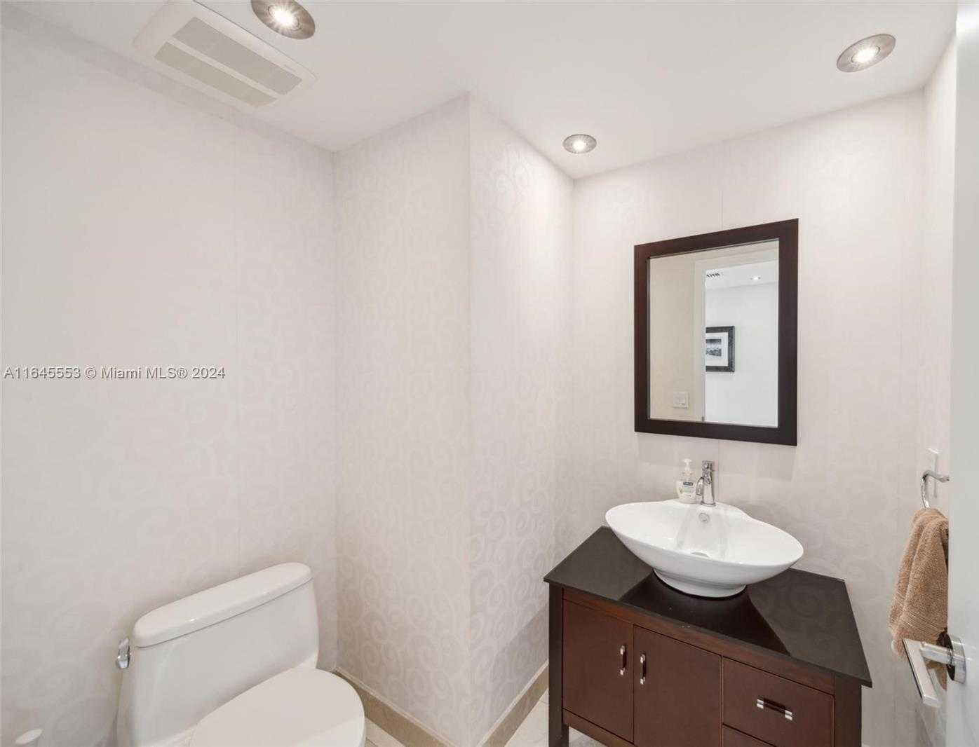 Small Image of 1800 SOUTH OCEAN DR #2401, Hallandale Beach Number 15