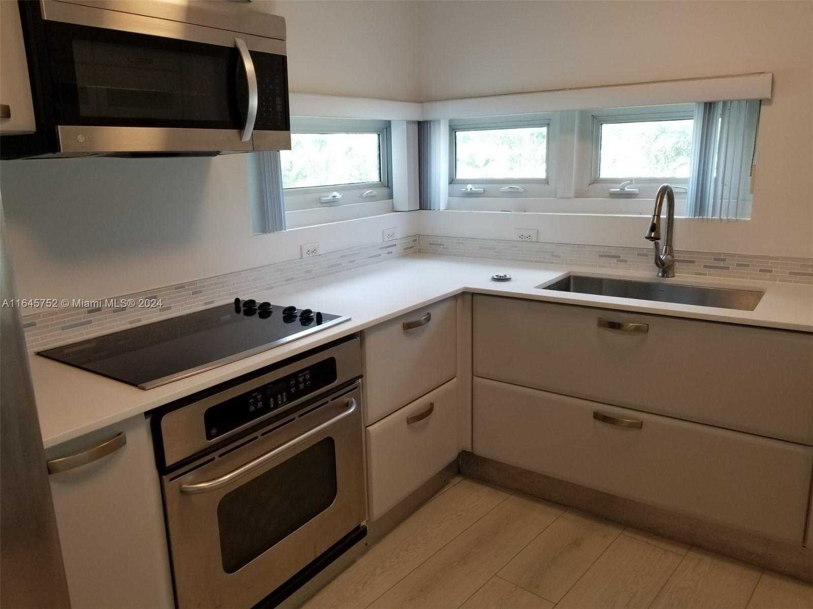 Small Image of 6580 INDIAN CREEK DR #201, Miami Beach Number 30