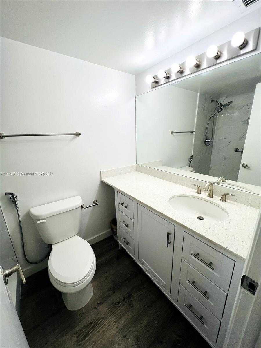Small Image of 1020 MERIDIAN AVE #201, Miami Beach Number 14