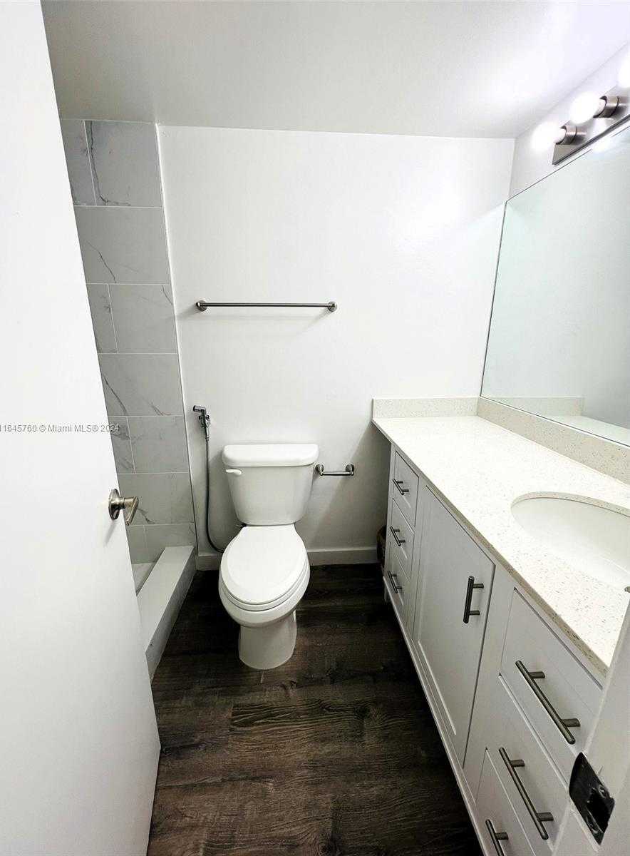 Small Image of 1020 MERIDIAN AVE #201, Miami Beach Number 15