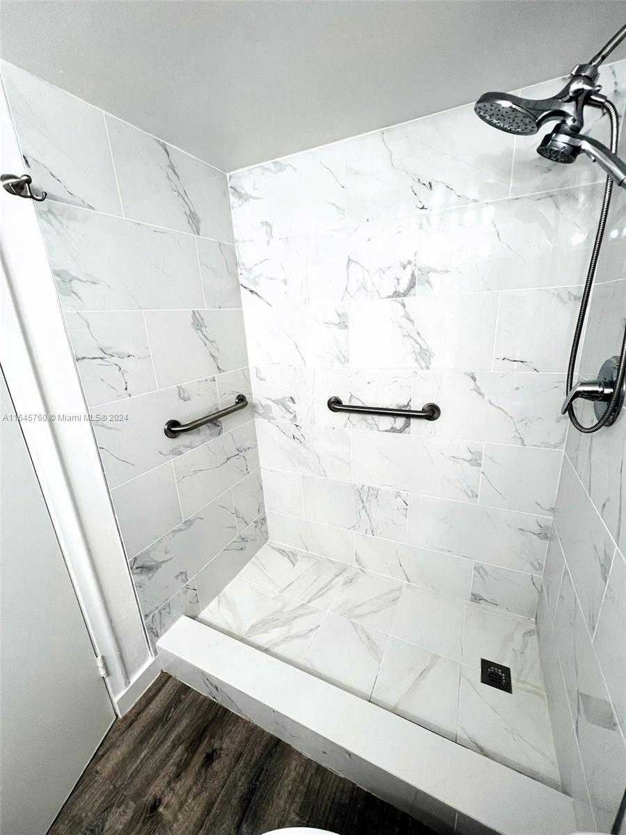 Small Image of 1020 MERIDIAN AVE #201, Miami Beach Number 16