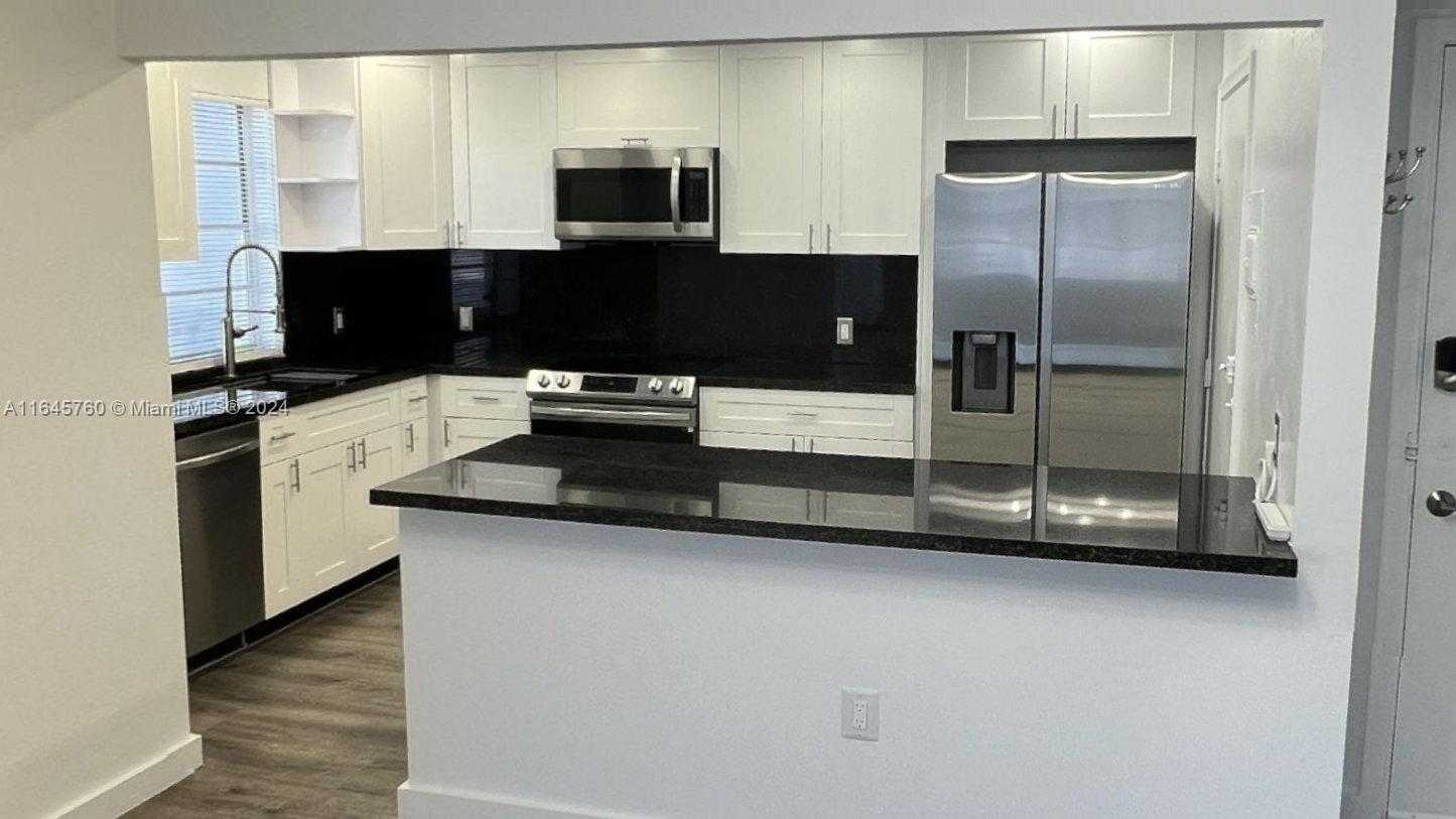 Small Image of 1020 MERIDIAN AVE #201, Miami Beach Number 2