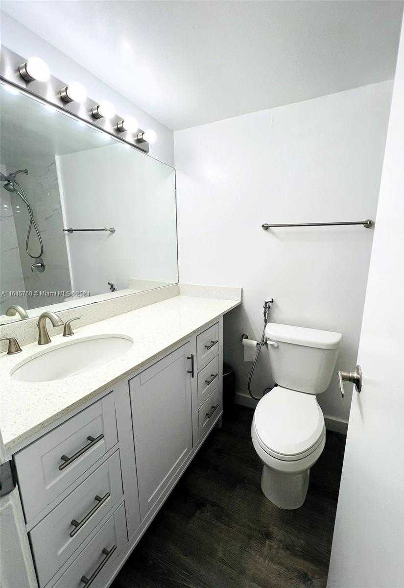 Small Image of 1020 MERIDIAN AVE #201, Miami Beach Number 25