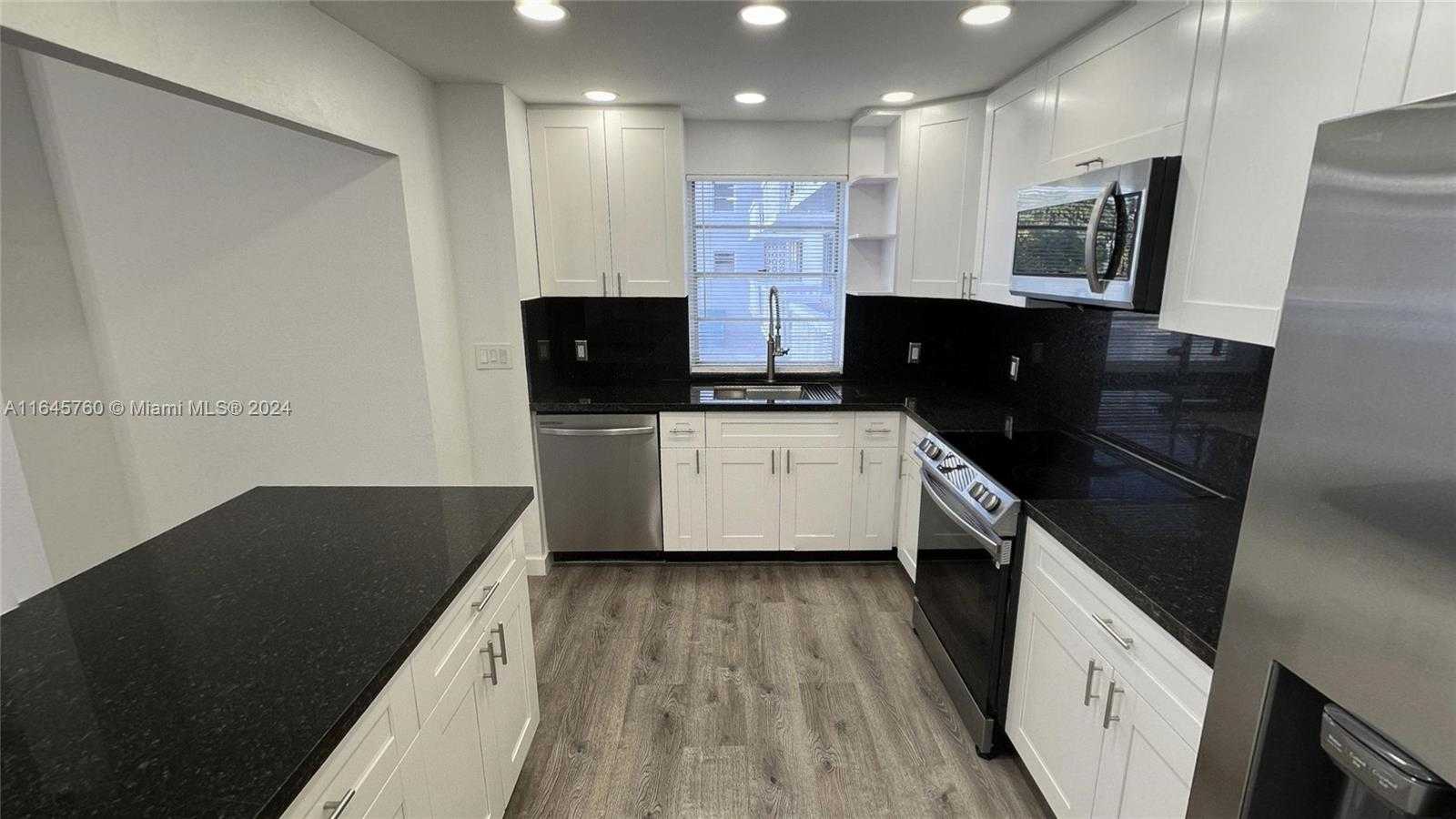 Small Image of 1020 MERIDIAN AVE #201, Miami Beach Number 3