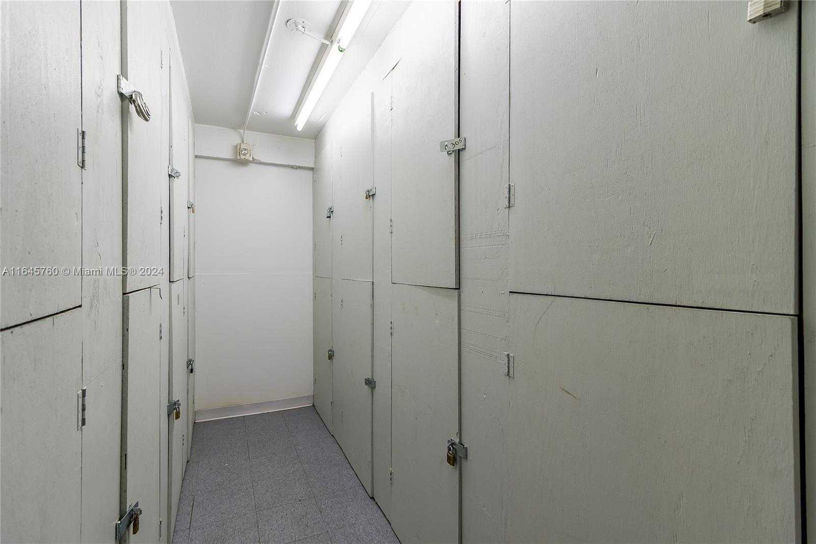 Small Image of 1020 MERIDIAN AVE #201, Miami Beach Number 35