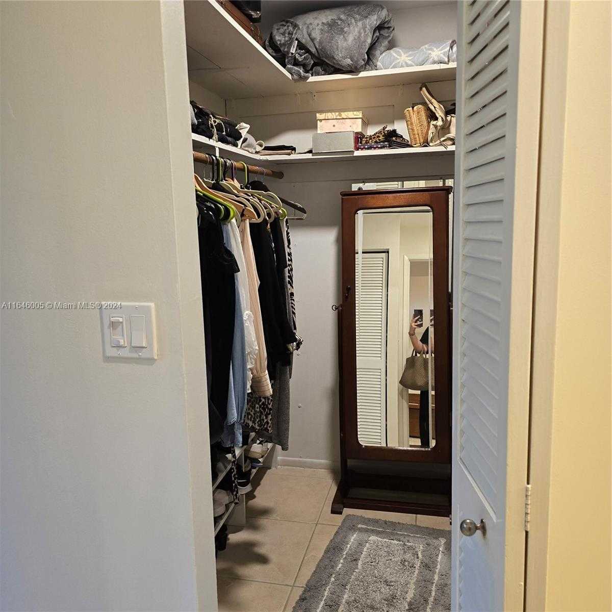 Small Image of 920 #1L, Miami Number 5