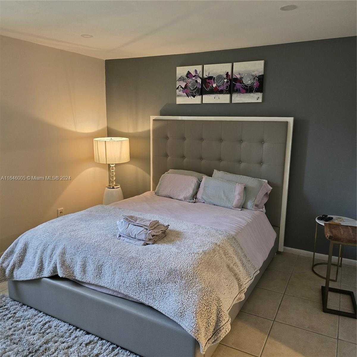 Small Image of 920 #1L, Miami Number 6