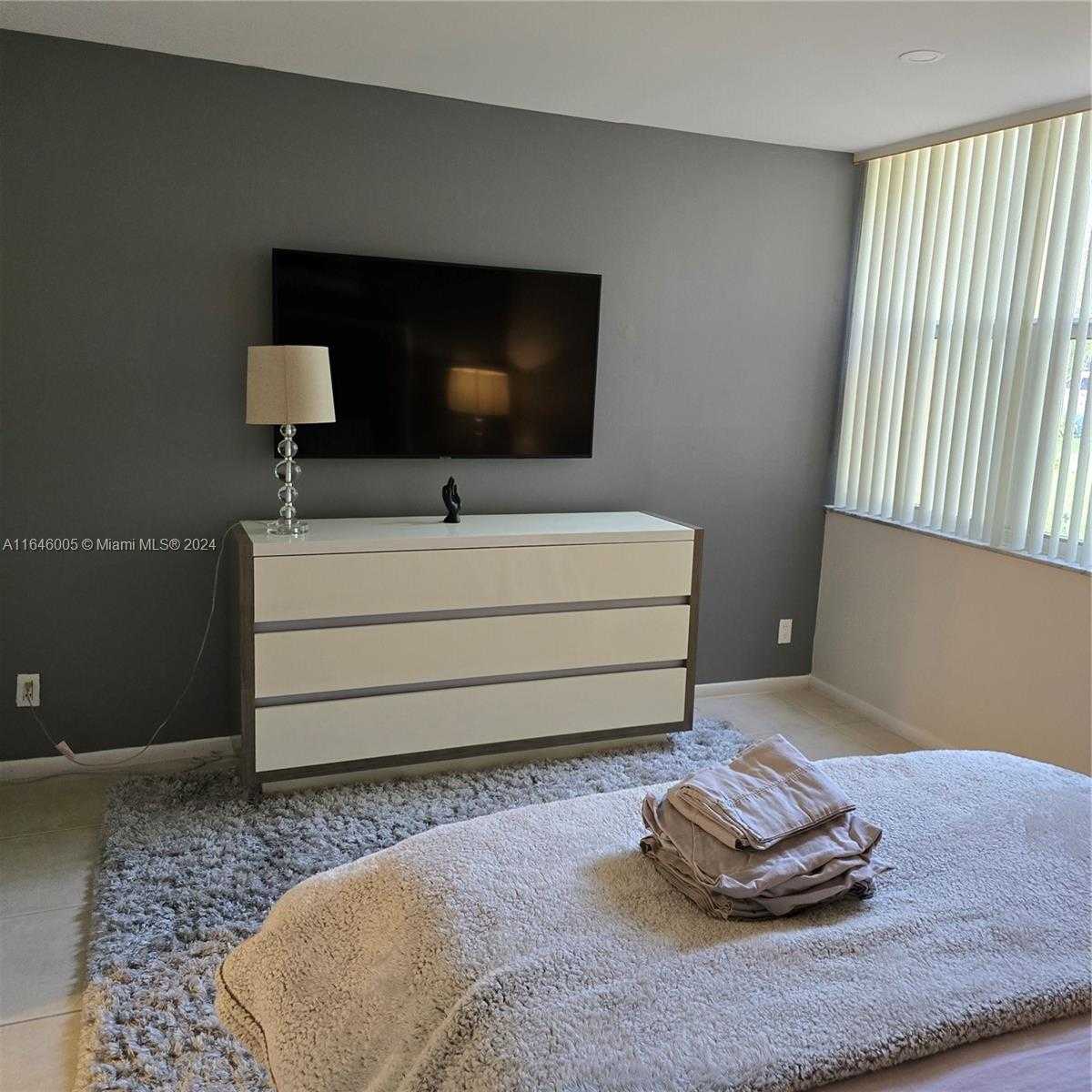 Small Image of 920 #1L, Miami Number 7