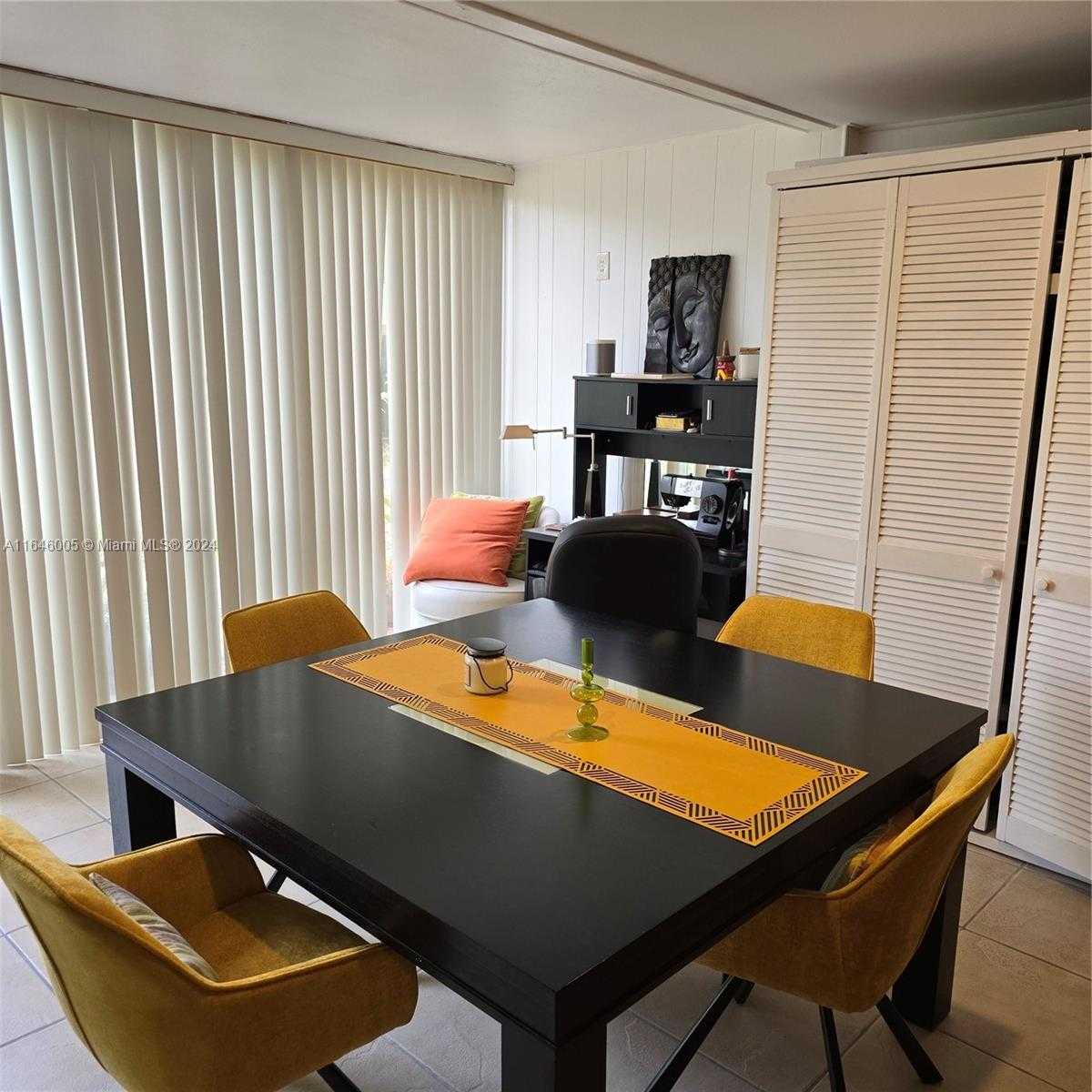 Small Image of 920 #1L, Miami Number 9
