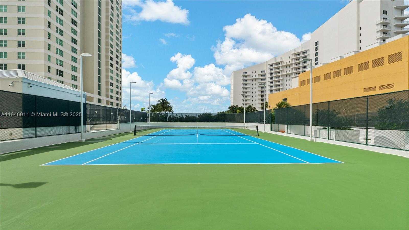 Small Image of 770 CLAUGHTON ISLAND DR #711, Miami Number 28