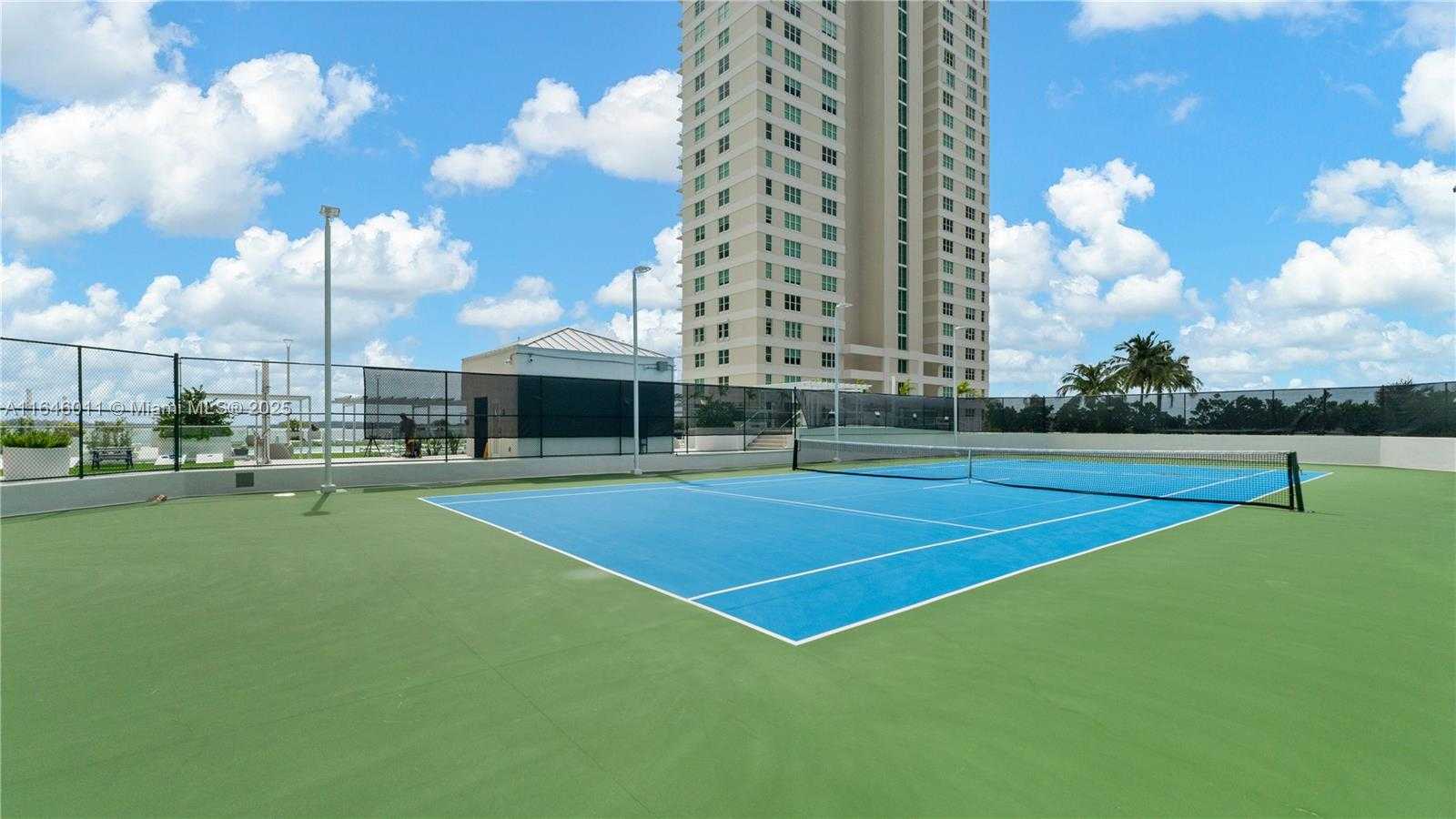 Small Image of 770 CLAUGHTON ISLAND DR #711, Miami Number 29