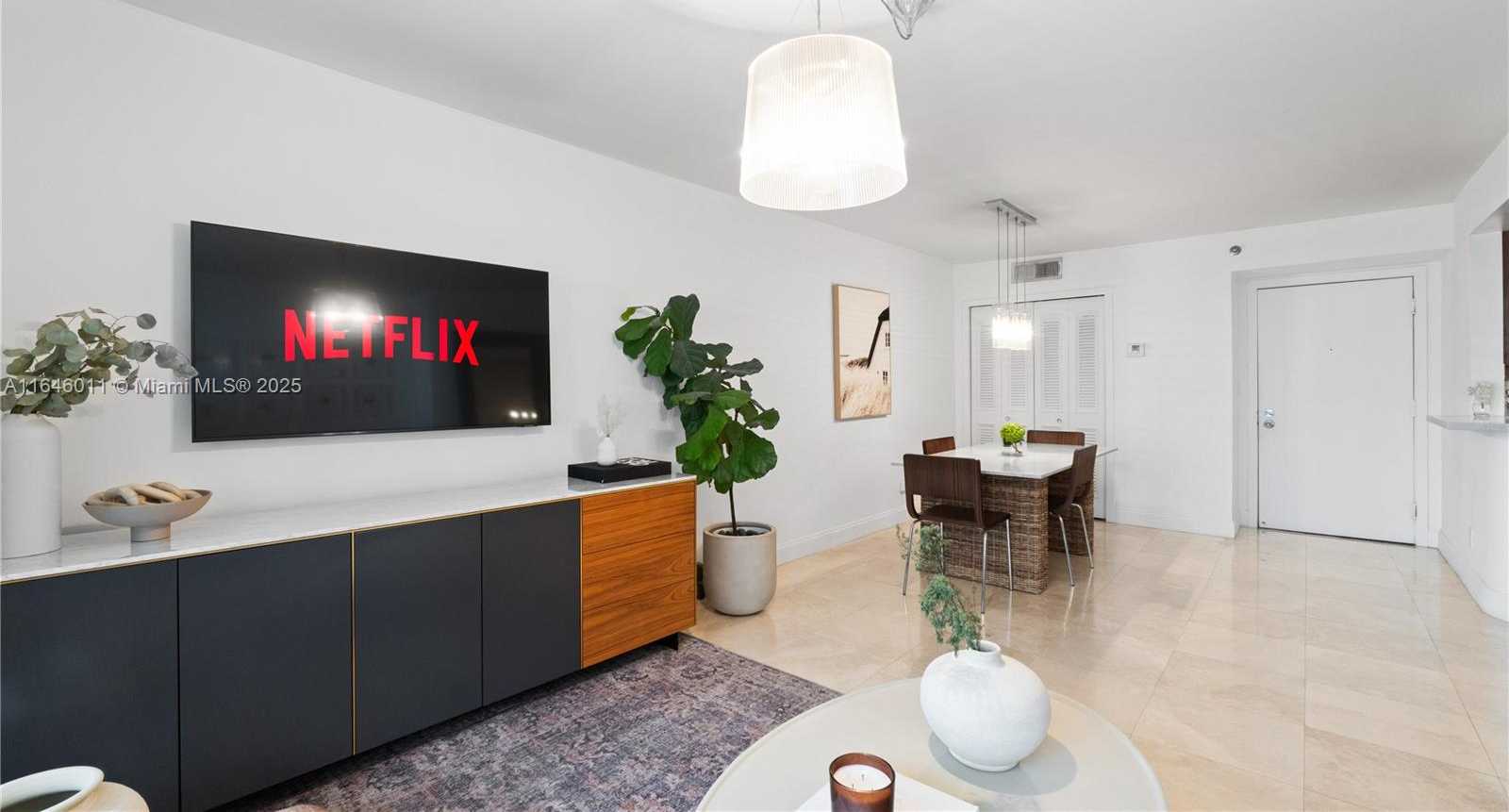 Small Image of 770 CLAUGHTON ISLAND DR #711, Miami Number 32