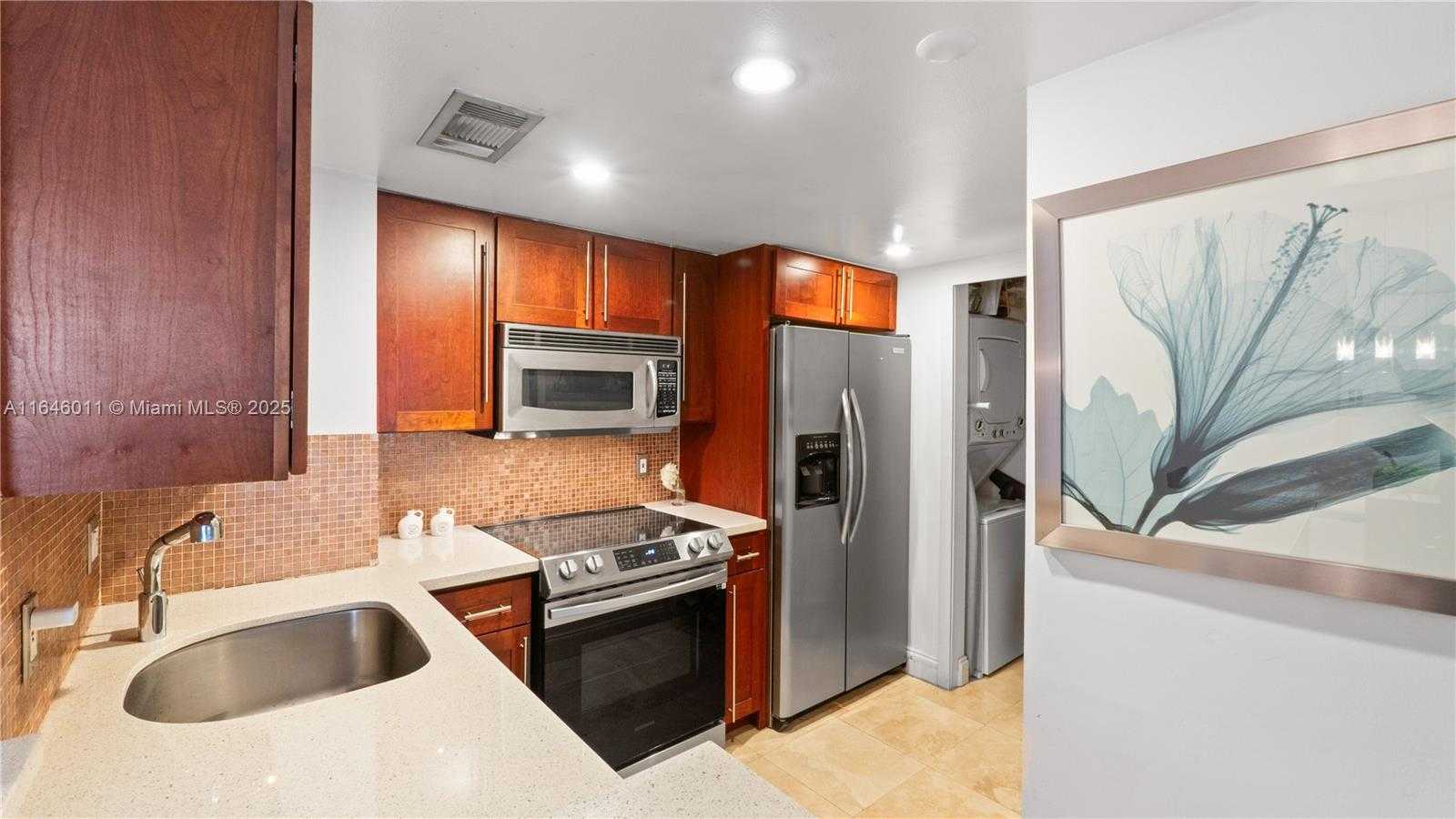Small Image of 770 CLAUGHTON ISLAND DR #711, Miami Number 38