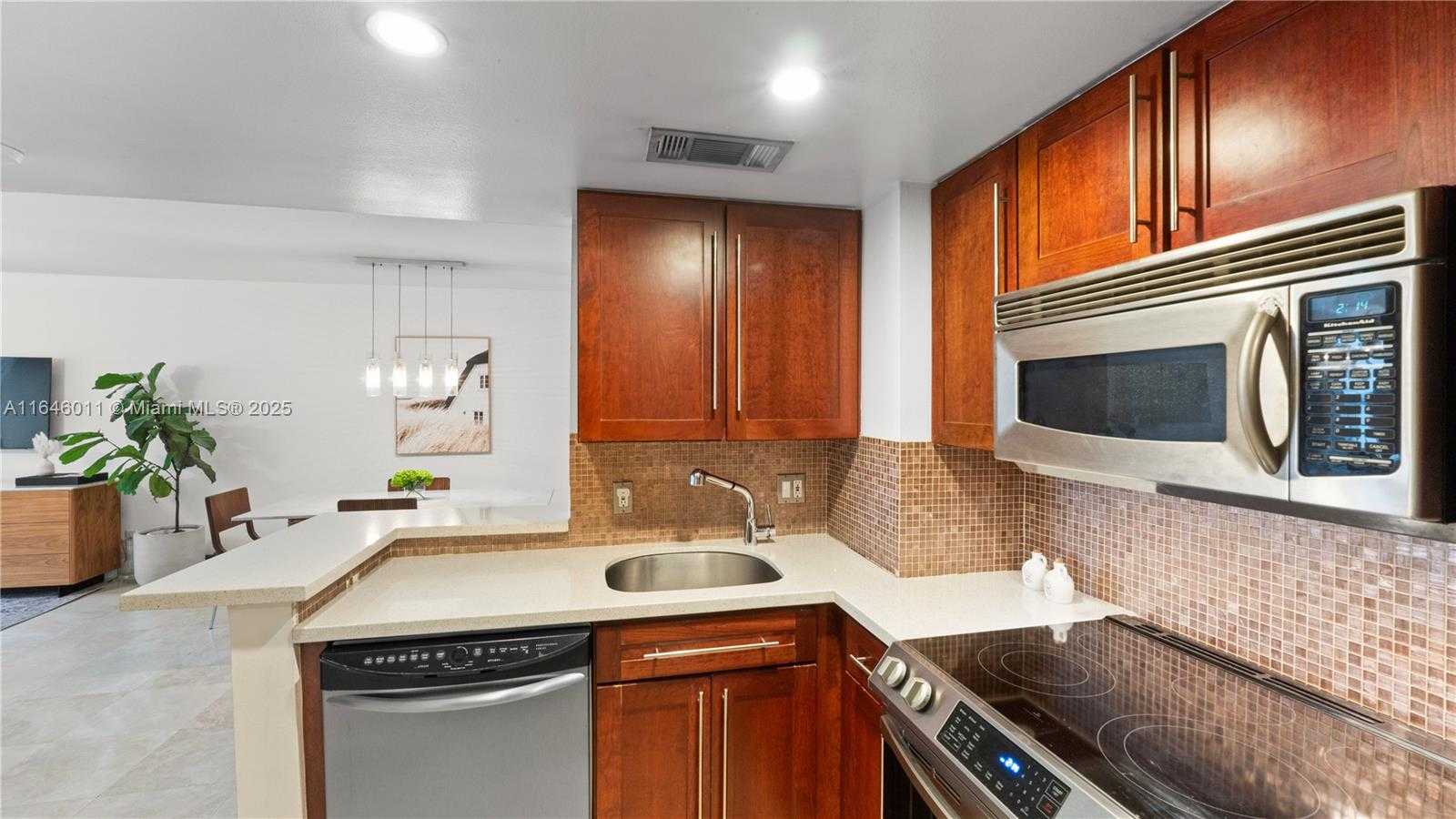 Small Image of 770 CLAUGHTON ISLAND DR #711, Miami Number 39