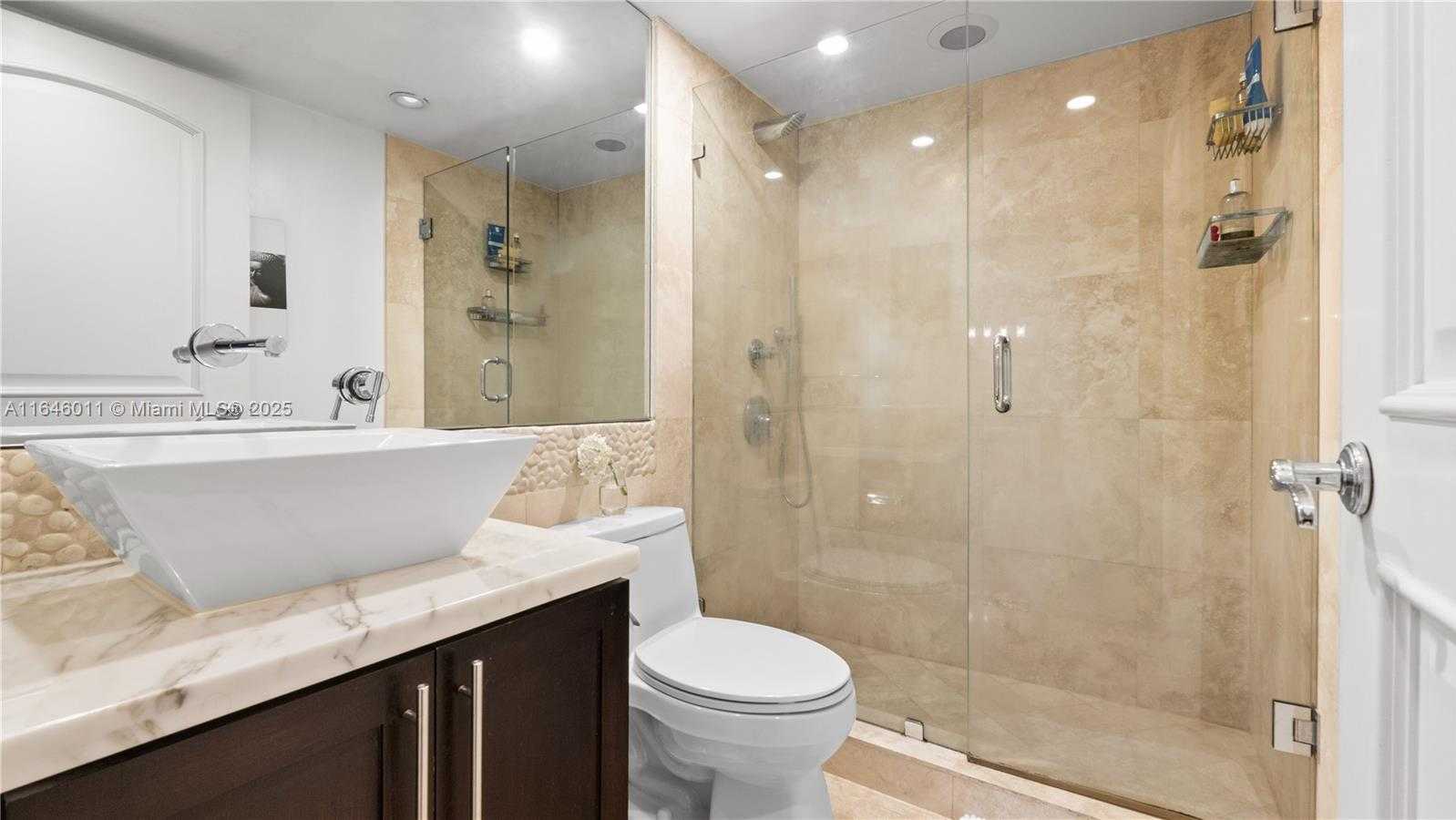 Small Image of 770 CLAUGHTON ISLAND DR #711, Miami Number 41