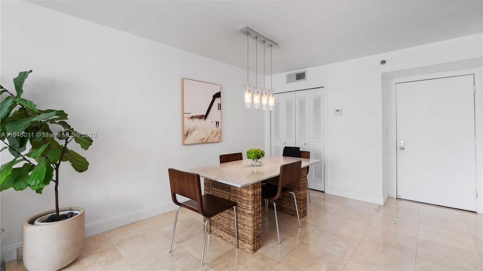 Small Image of 770 CLAUGHTON ISLAND DR #711, Miami Number 5