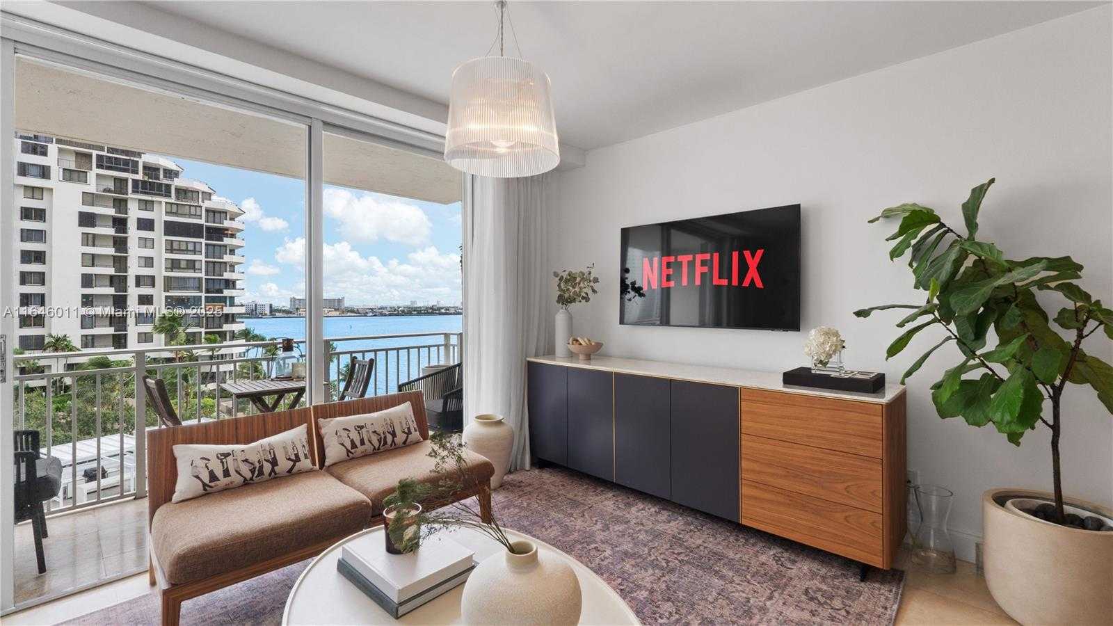 Small Image of 770 CLAUGHTON ISLAND DR #711, Miami Number 6