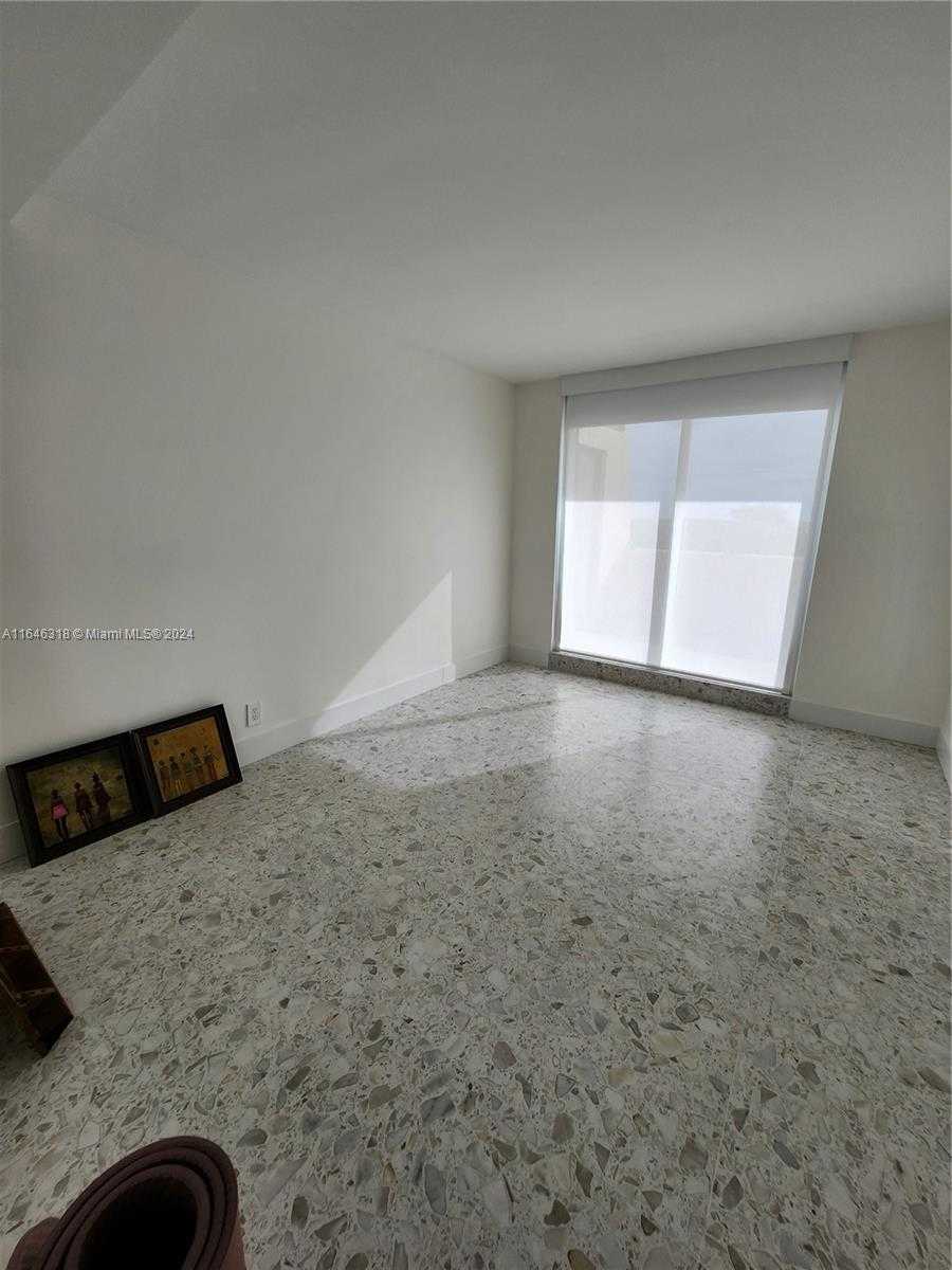 Small Image of 2555 COLLINS AVE #306, Miami Beach Number 10