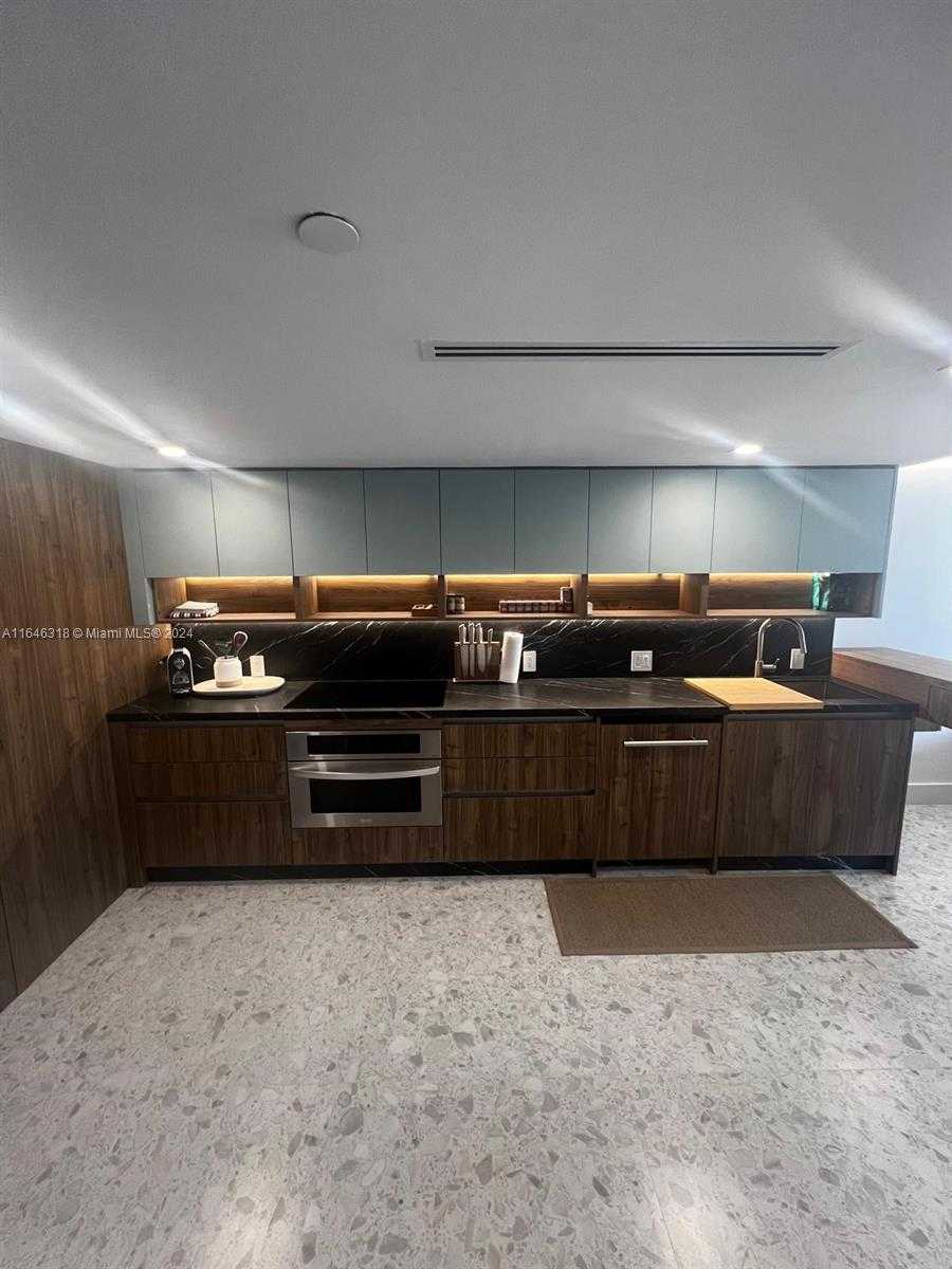 Small Image of 2555 COLLINS AVE #306, Miami Beach Number 12