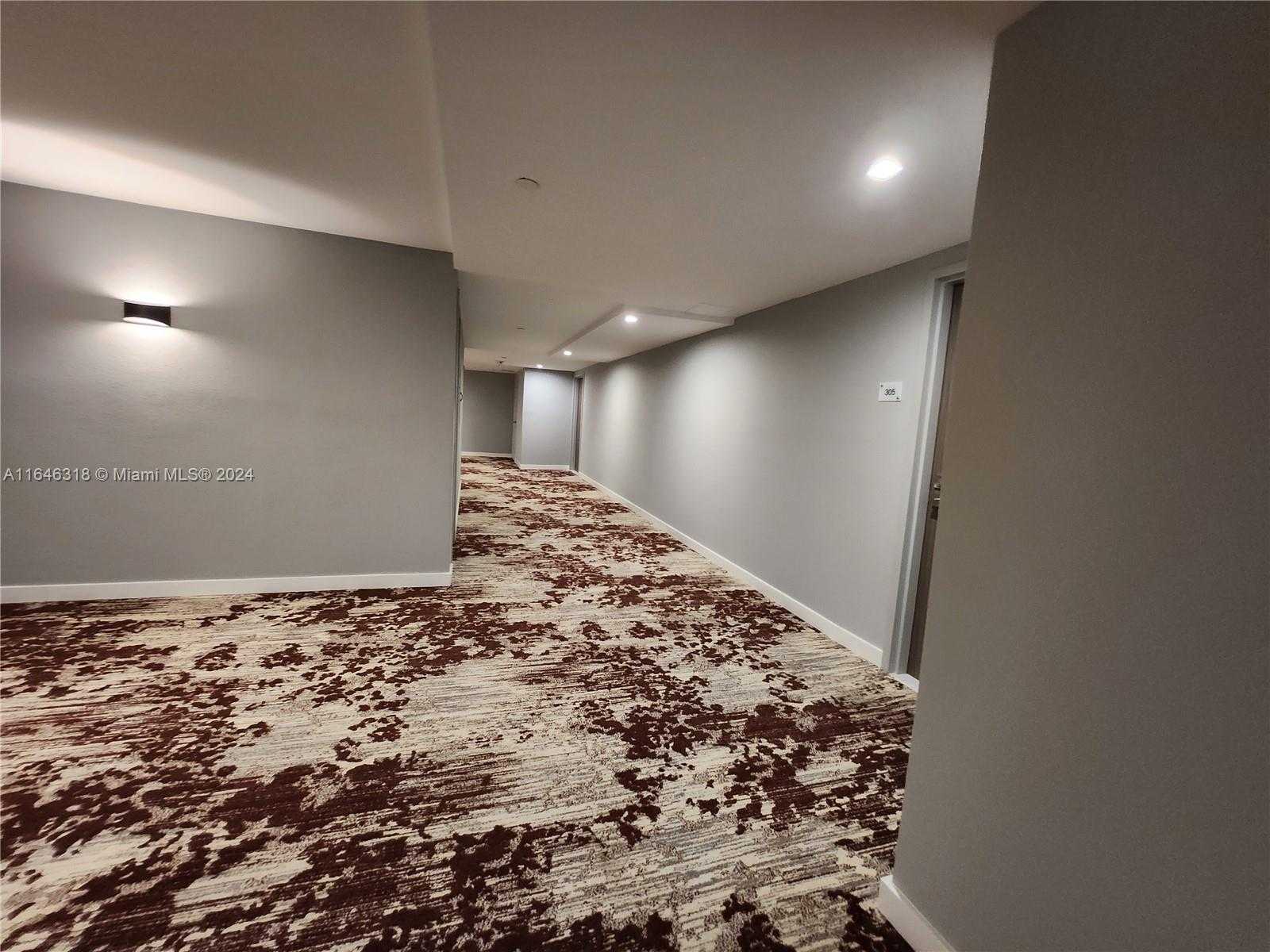 Small Image of 2555 COLLINS AVE #306, Miami Beach Number 2