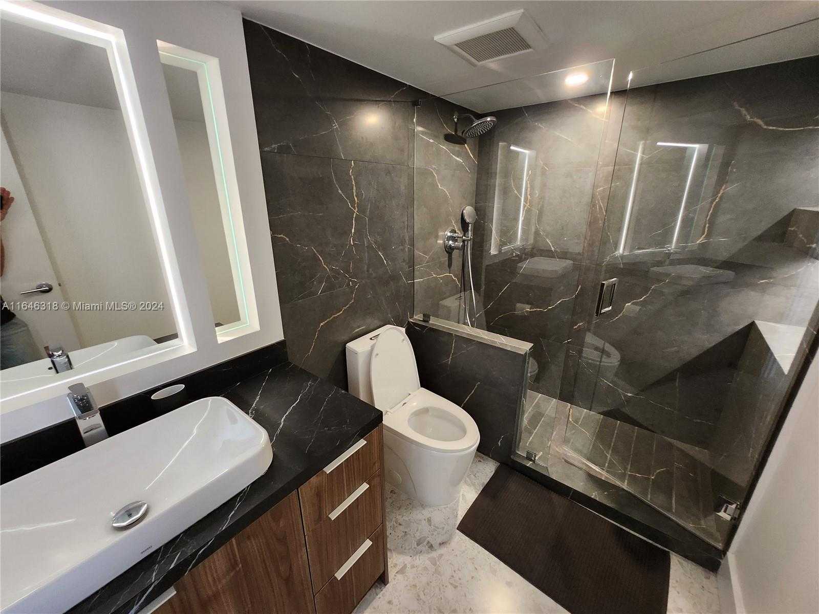 Small Image of 2555 COLLINS AVE #306, Miami Beach Number 6